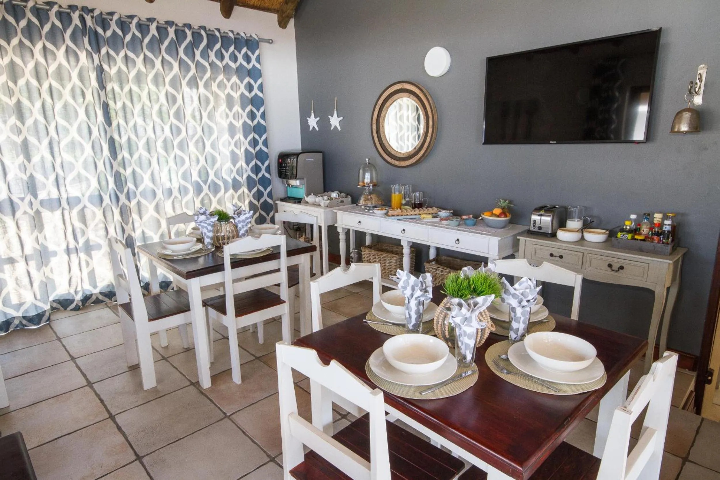 Dining area in Little Rock Guesthouse