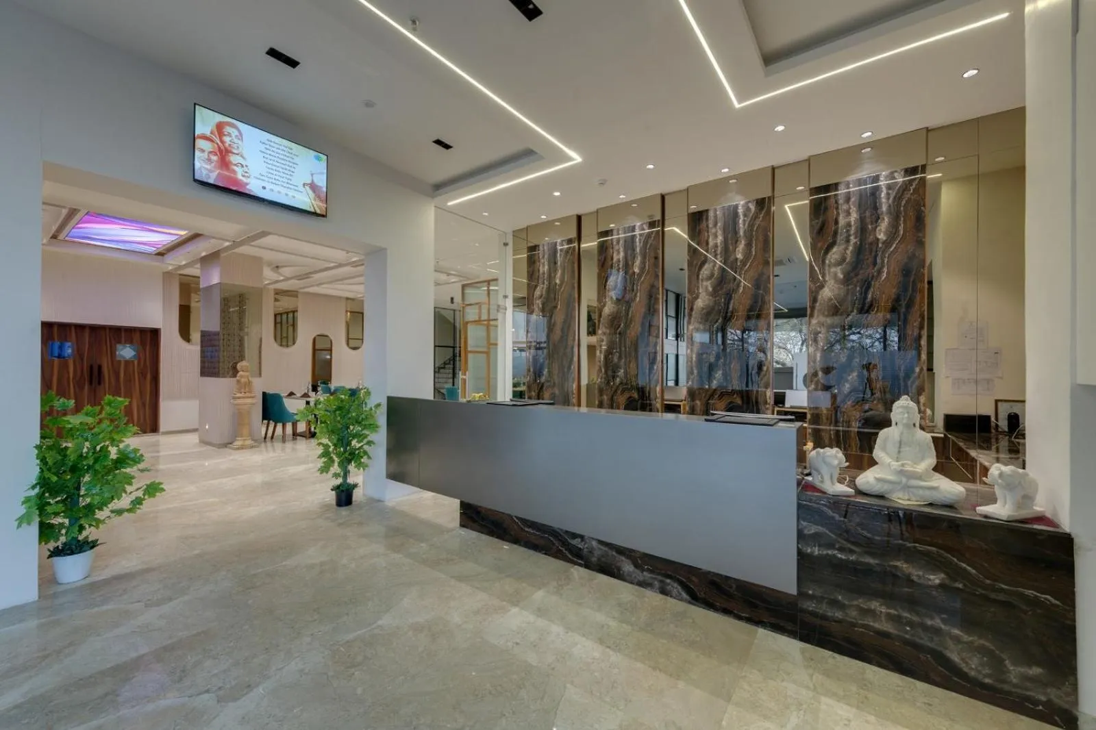 Lobby or reception in Comfort Inn Sapphire Chandkheda, Ahmedabad