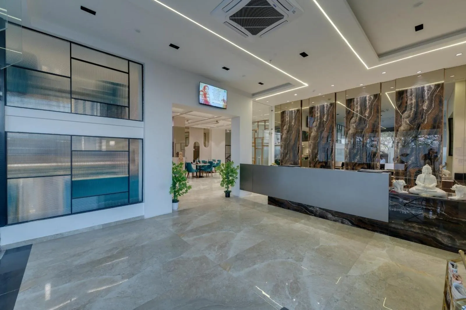 Lobby or reception in Comfort Inn Sapphire Chandkheda, Ahmedabad