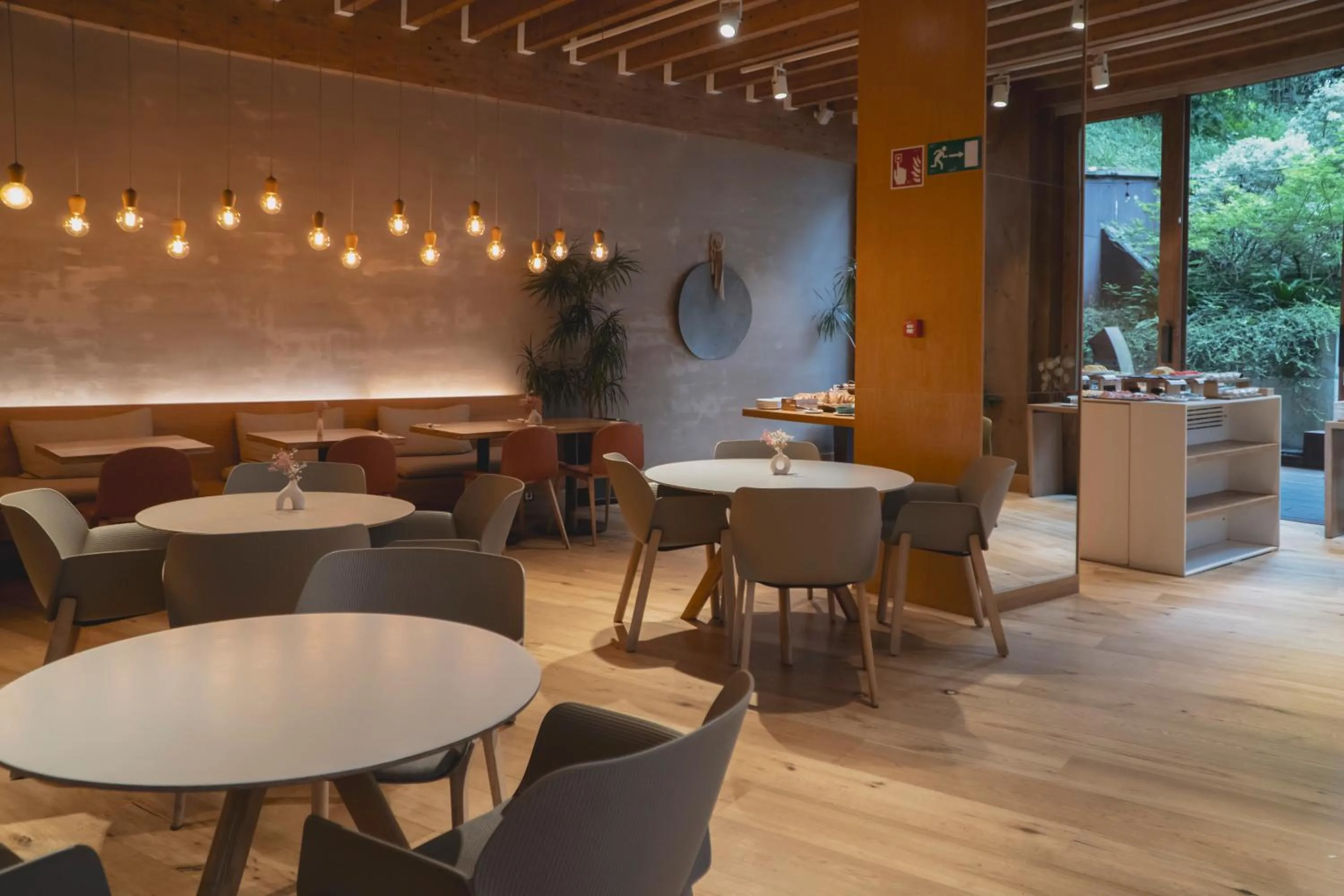 Restaurant/places to eat in Zenit San Sebastián