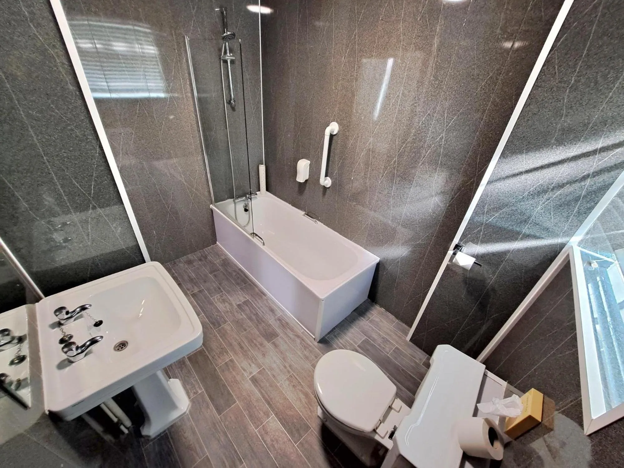 Bathroom in Prince Of Wales Hotel