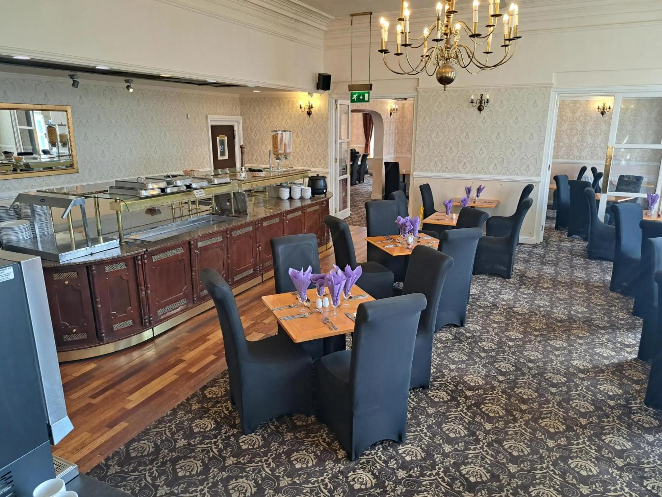 Restaurant/places to eat in Prince Of Wales Hotel