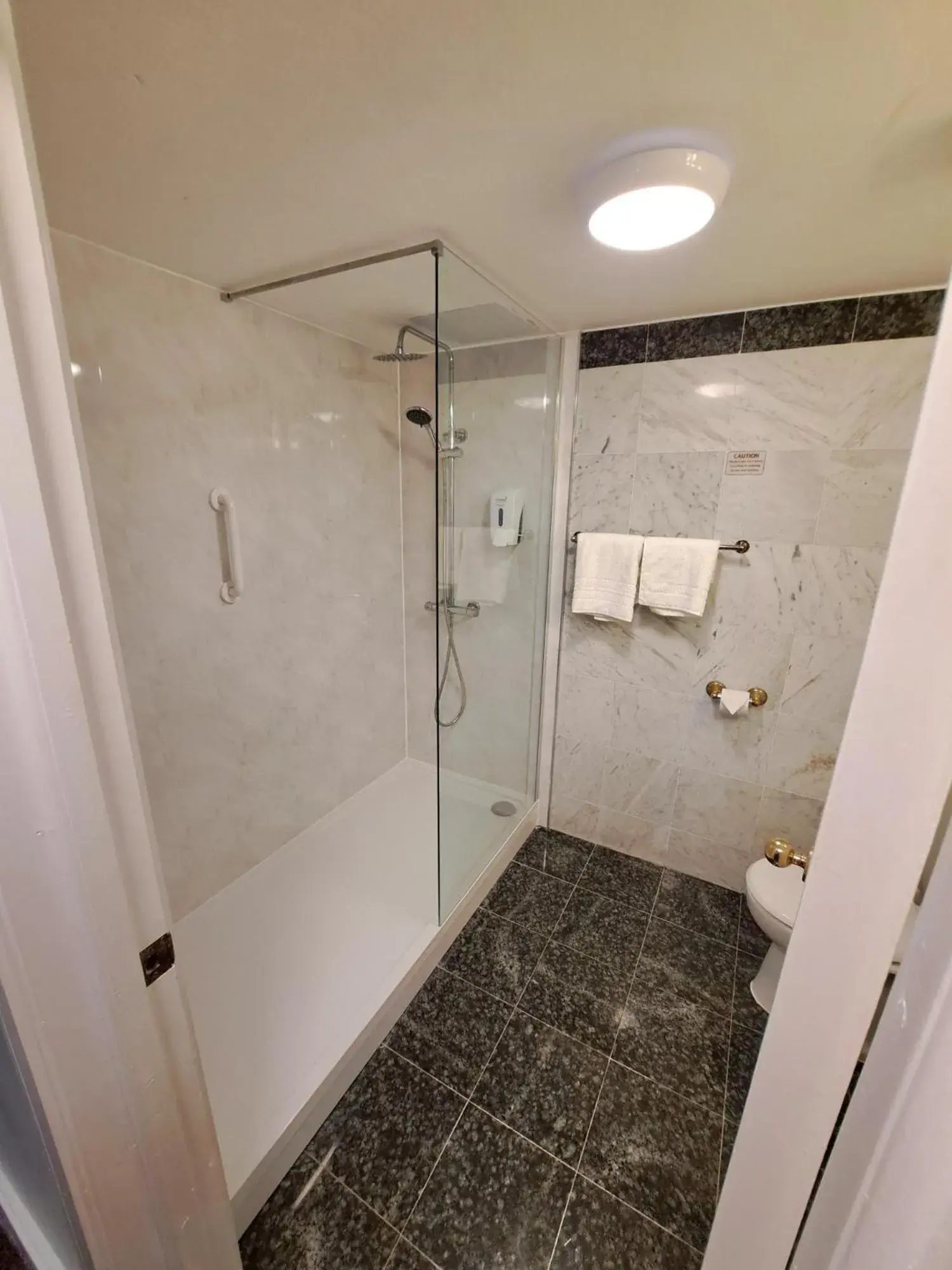 Double Room in Prince Of Wales Hotel Double Room in Prince Of Wales Hotel