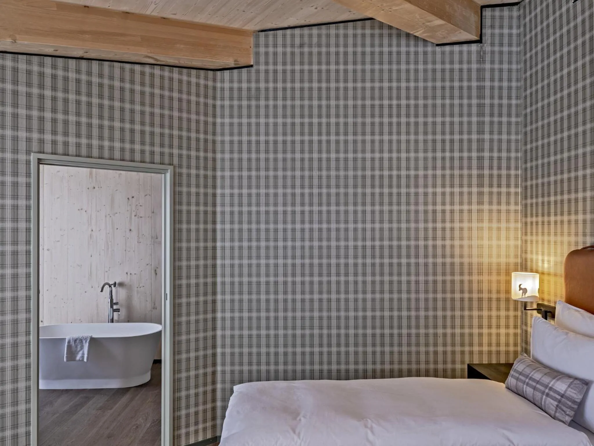 Bed in Hotel Mürren Palace