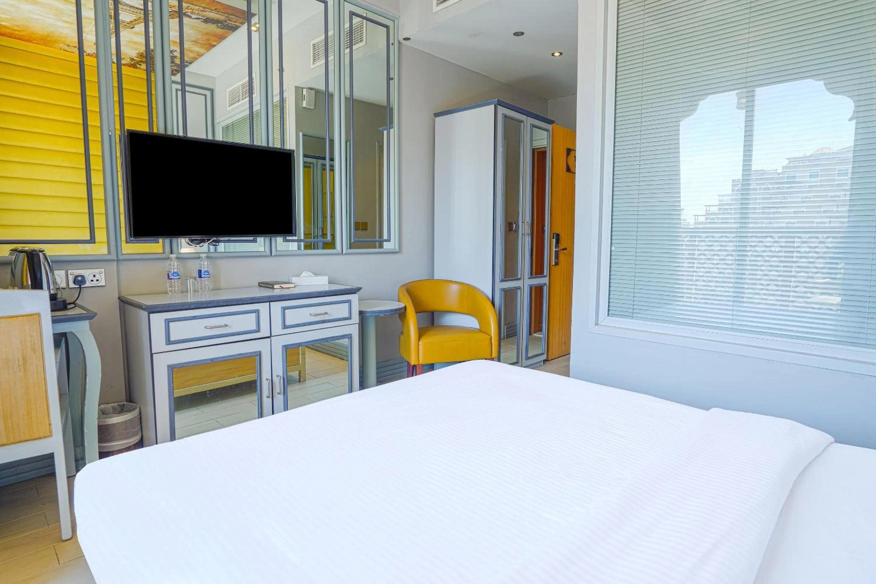 Bedroom in Palette Royal Reflections Hotel and Spa Dubai