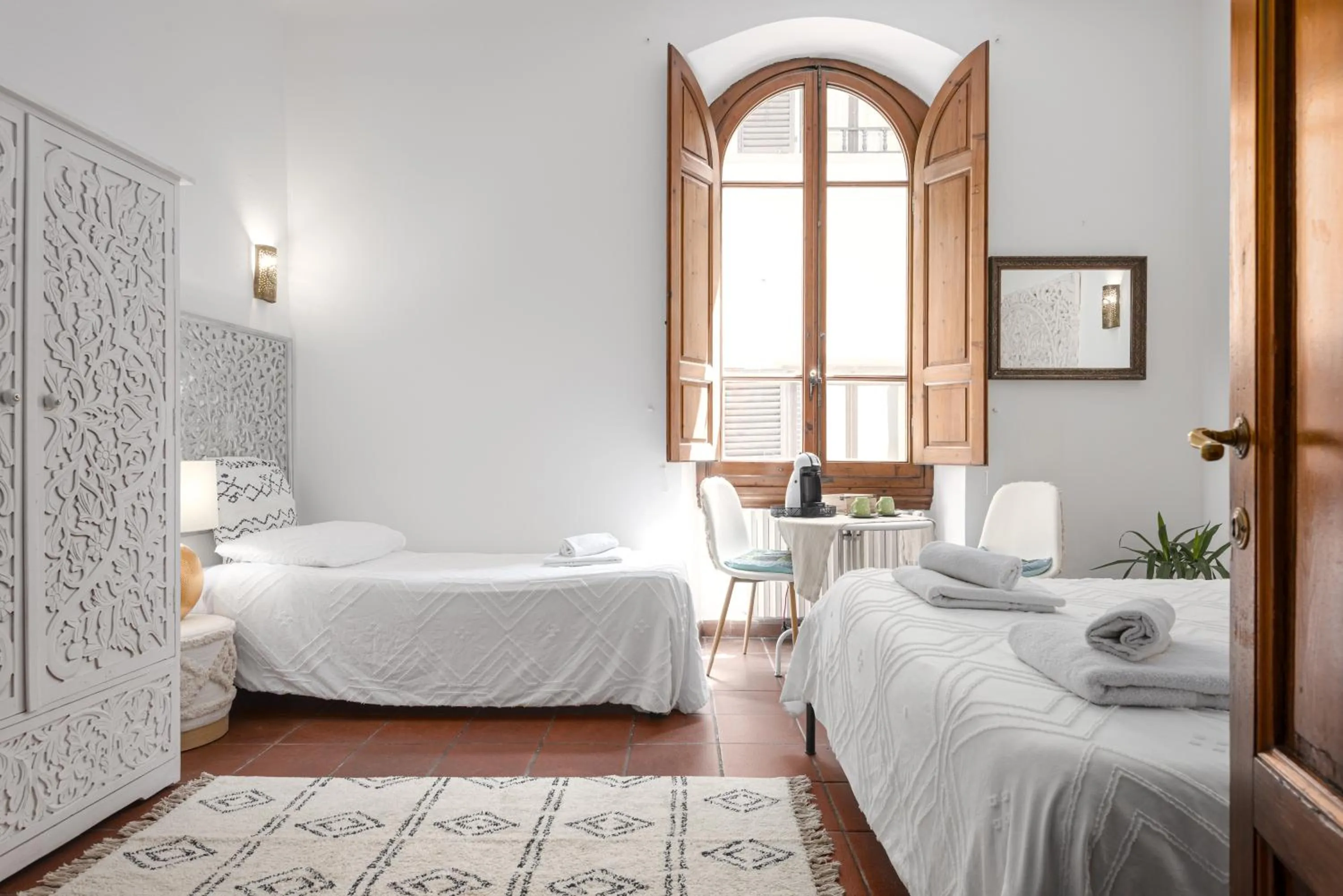 Bedroom, Bed in Strange Uncle B&B