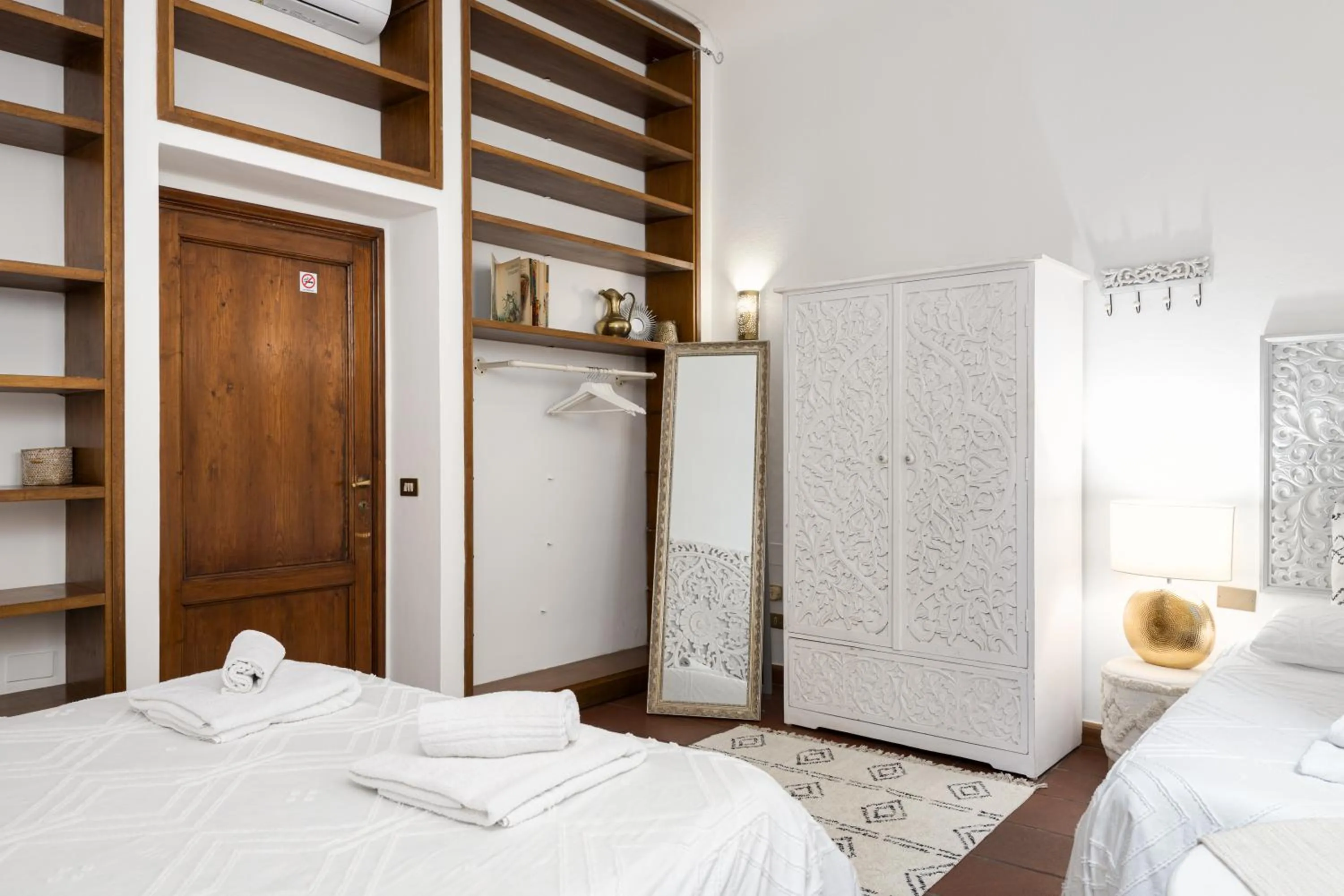 Bedroom, Bed in Strange Uncle B&B