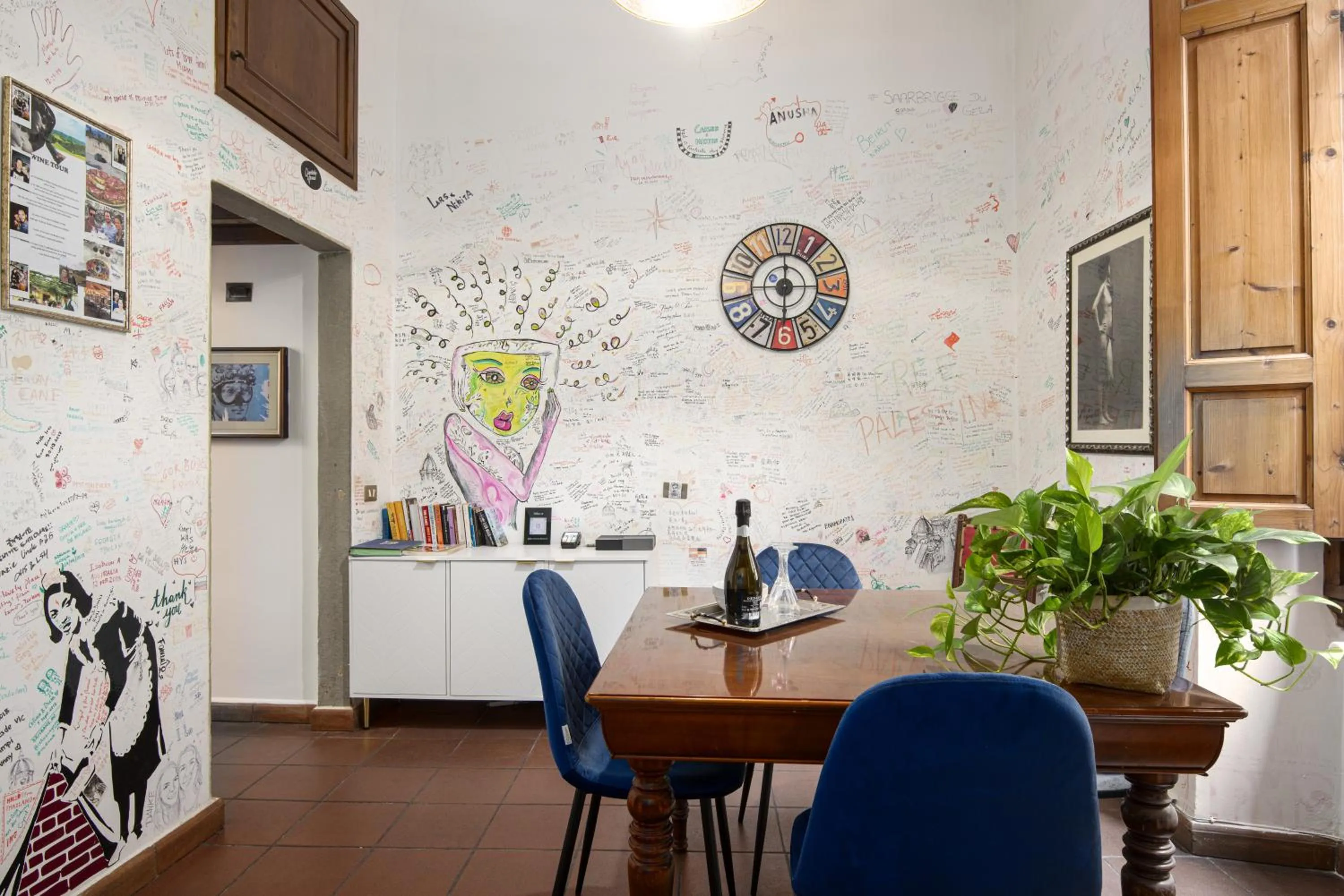 Kitchen or kitchenette in Strange Uncle B&B