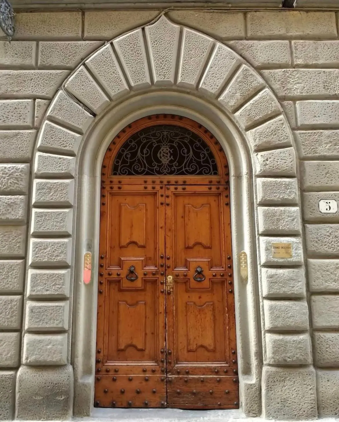 Facade/entrance in Strange Uncle B&B