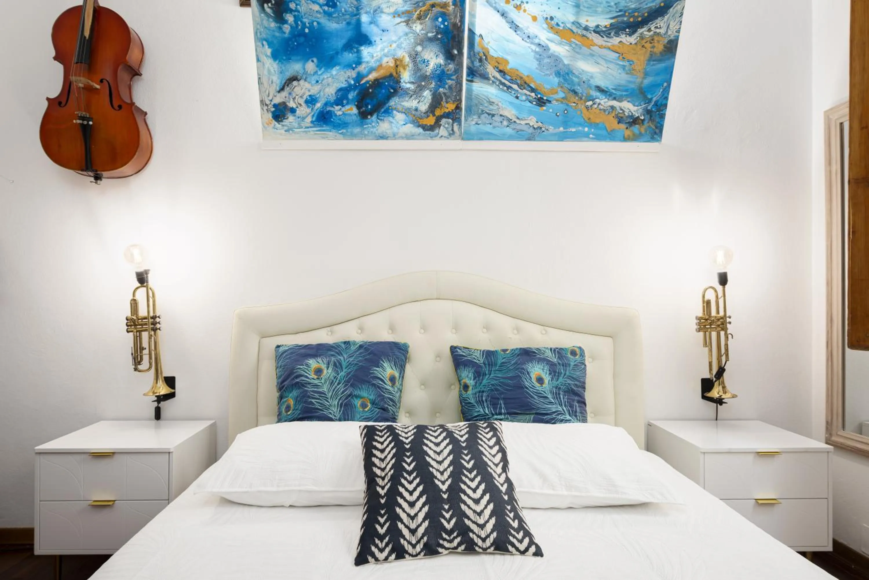 Bedroom, Bed in Strange Uncle B&B