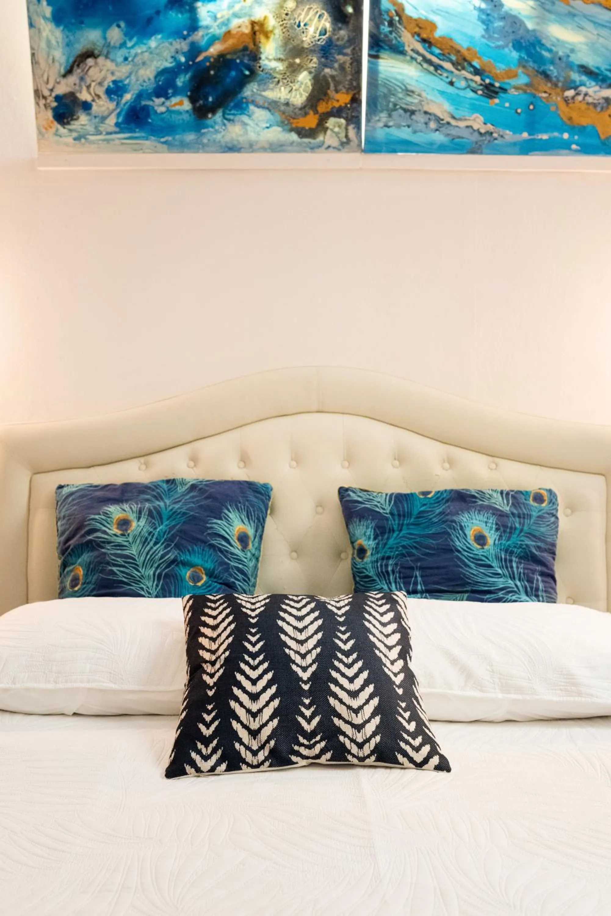 Bedroom, Bed in Strange Uncle B&B