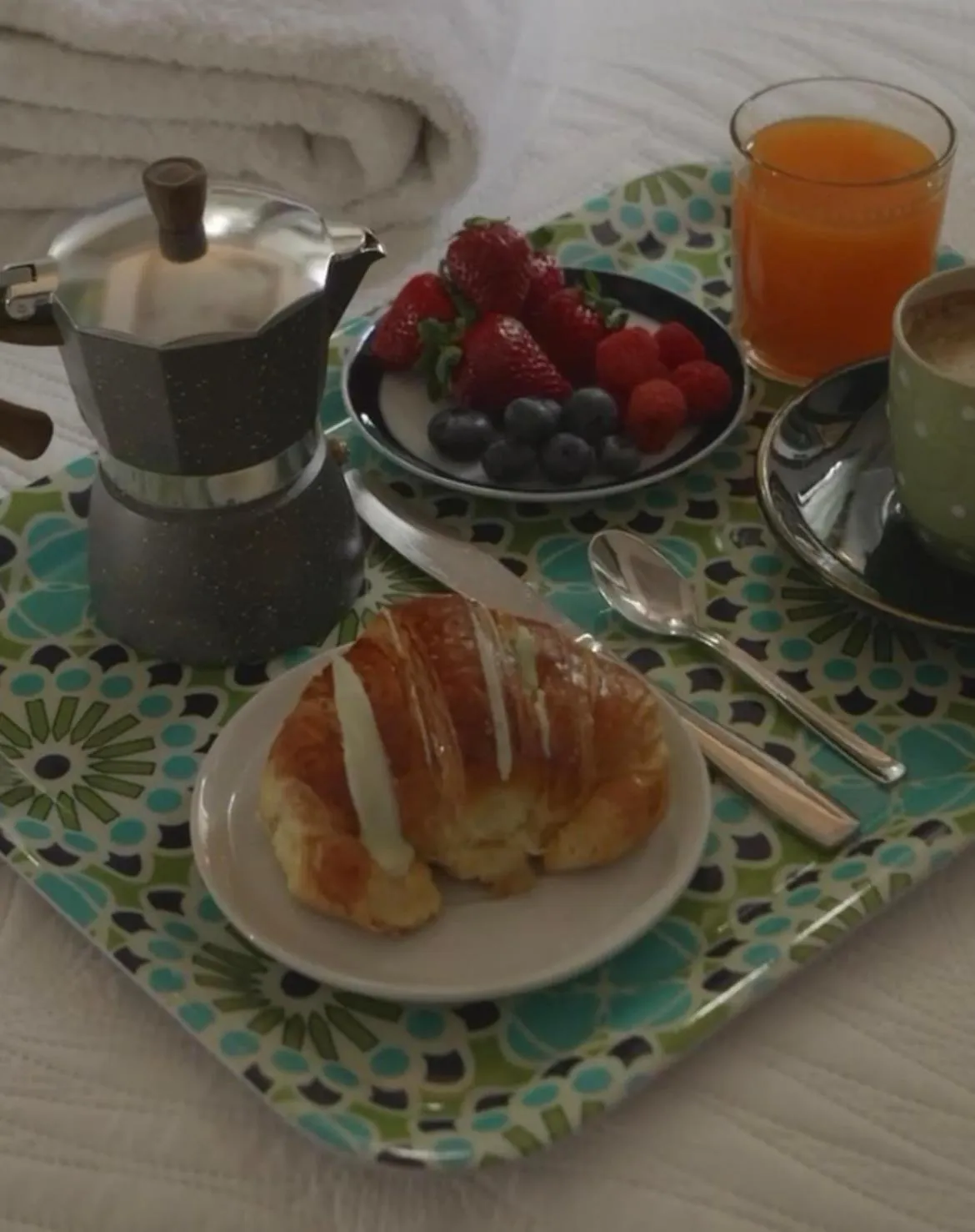 Breakfast in Strange Uncle B&B