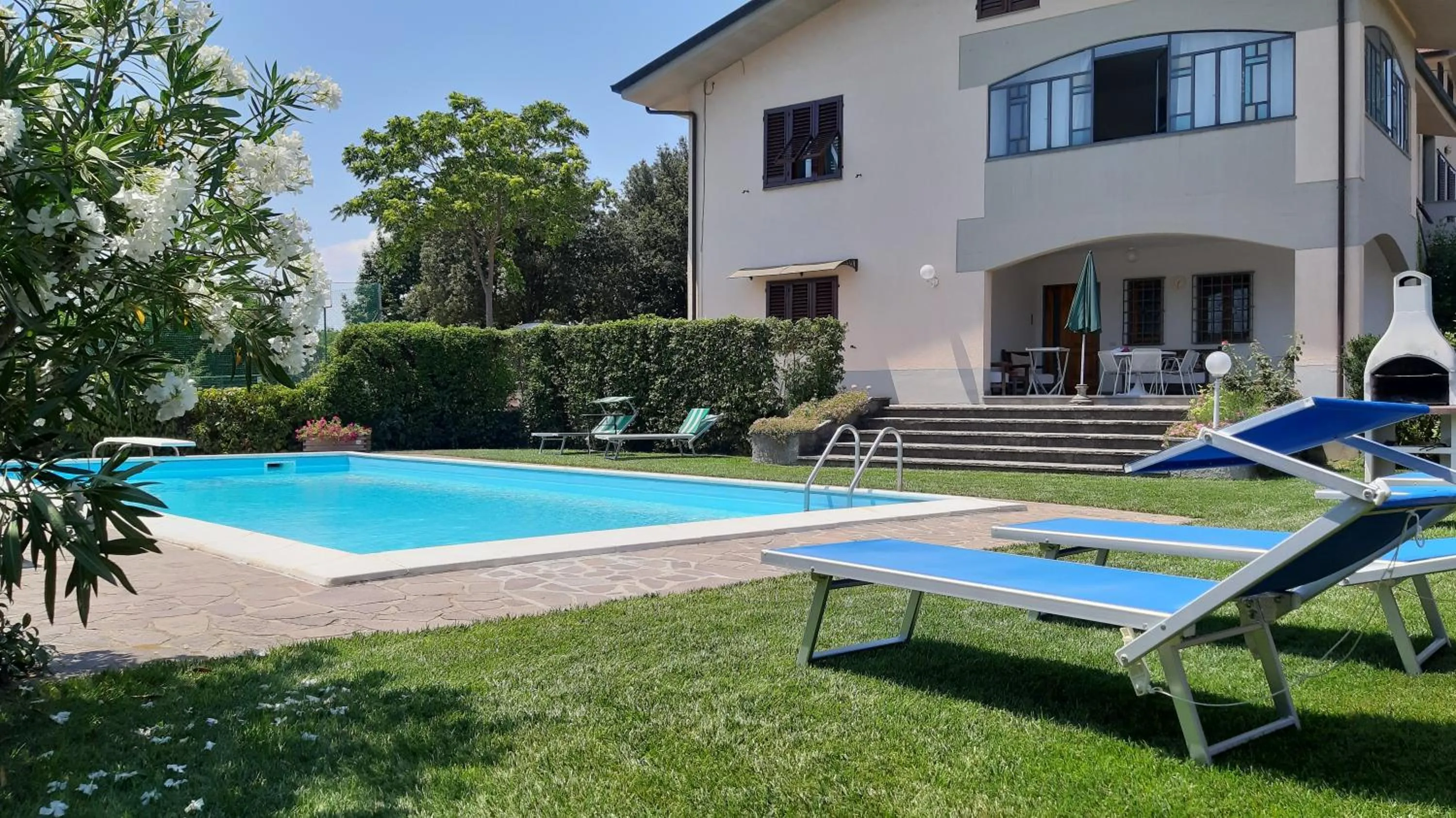 Swimming pool in La Casa delle Rondini