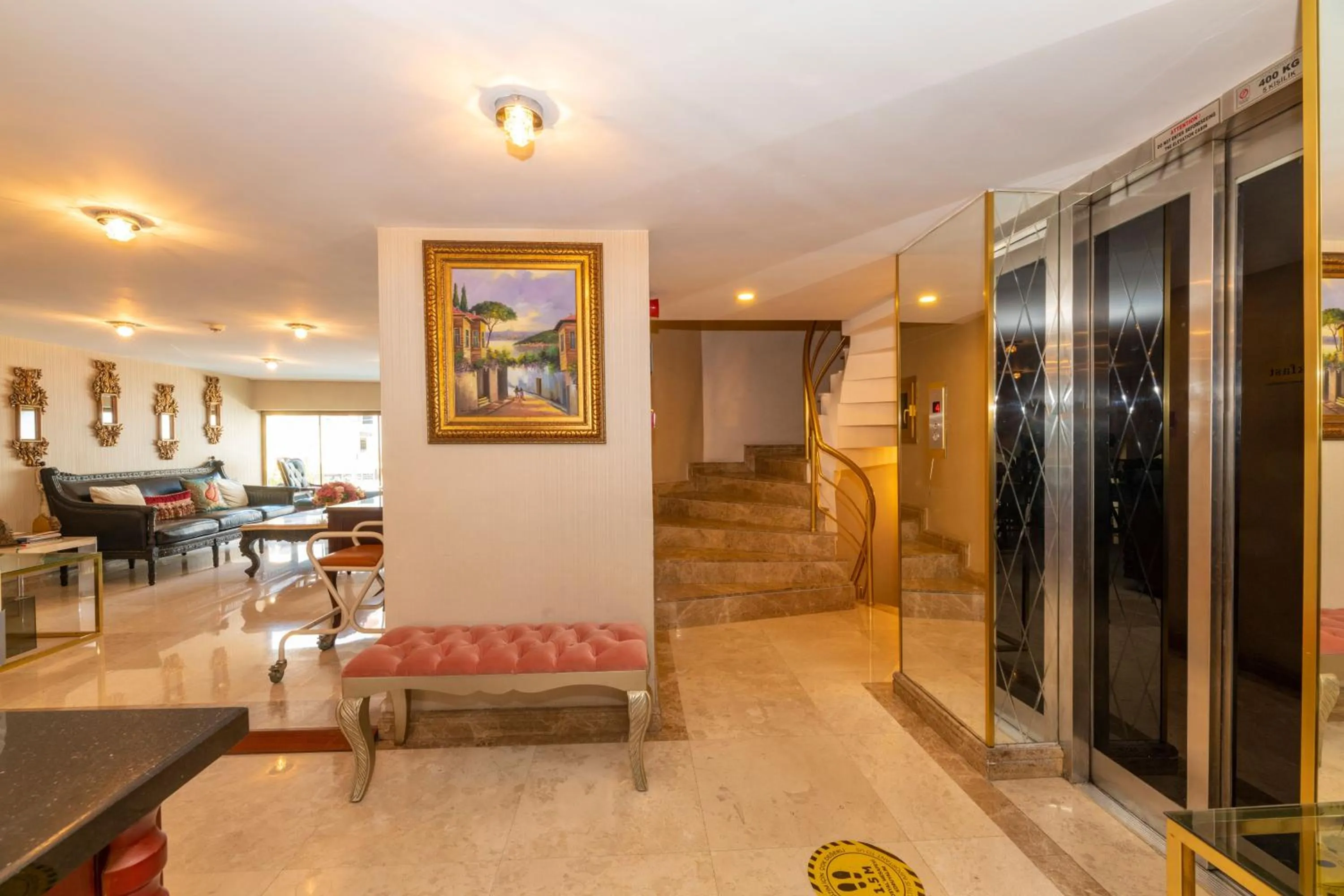 Seating area in Escardın hotel