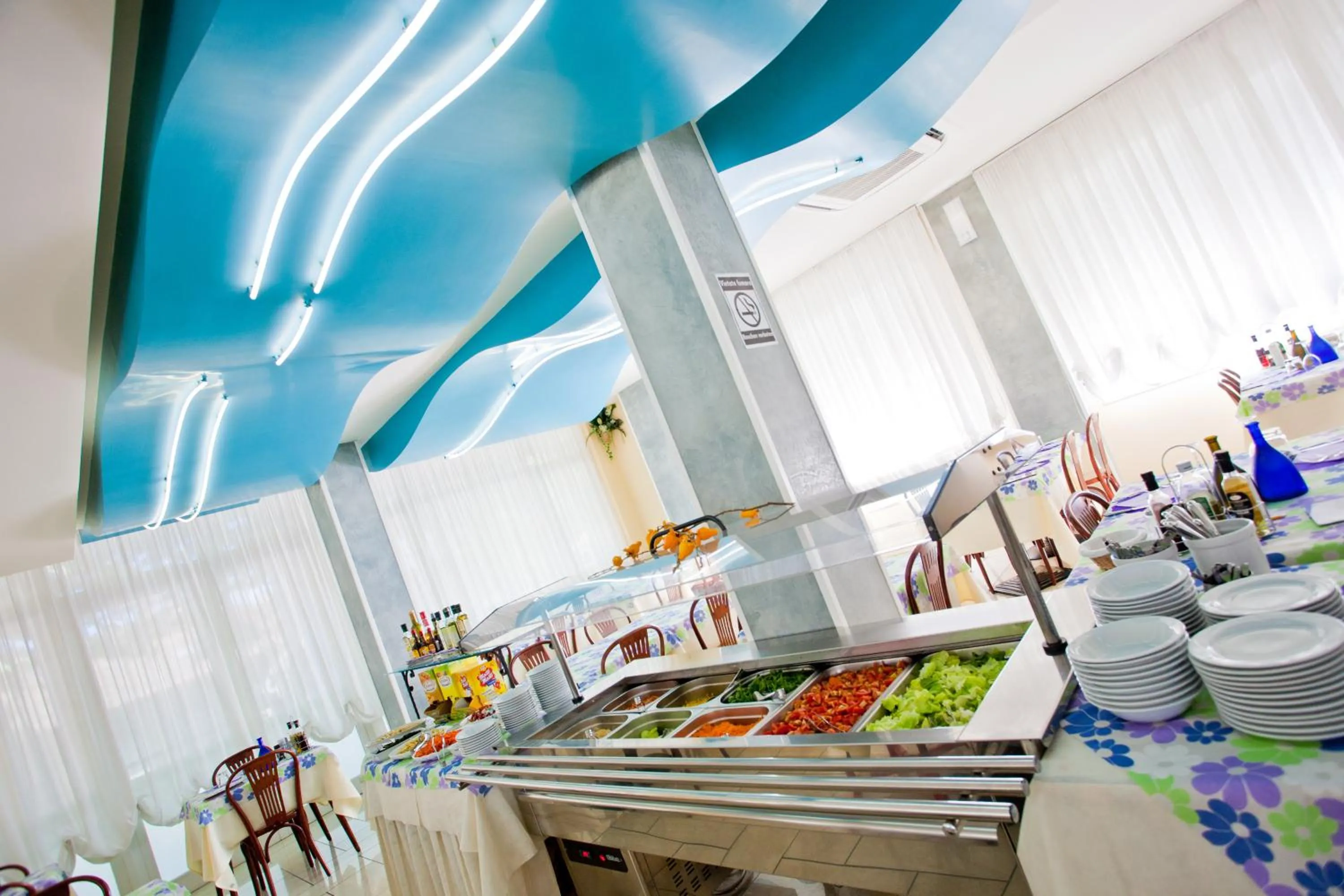 Restaurant/places to eat in Hotel Condor