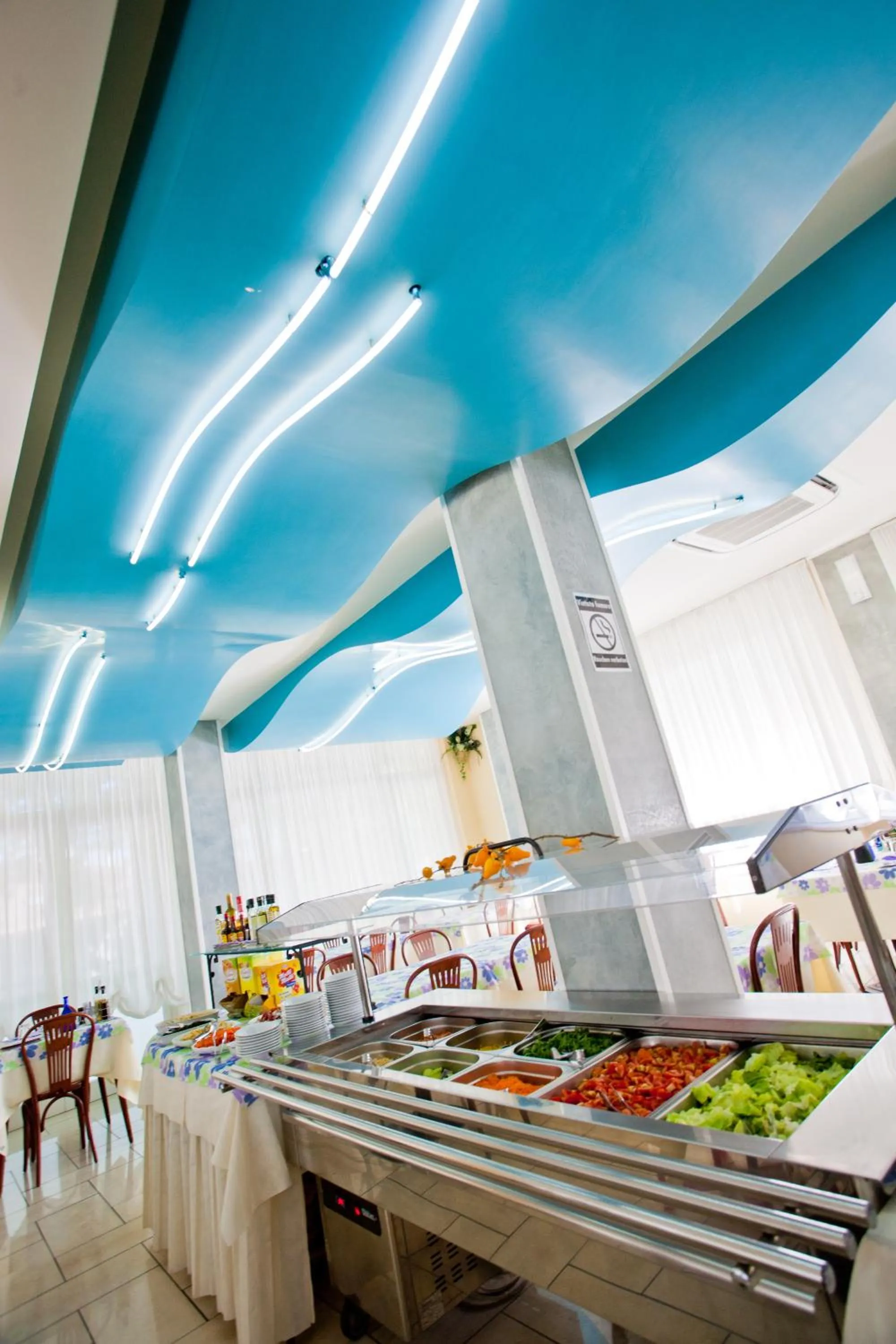 Restaurant/places to eat in Hotel Condor