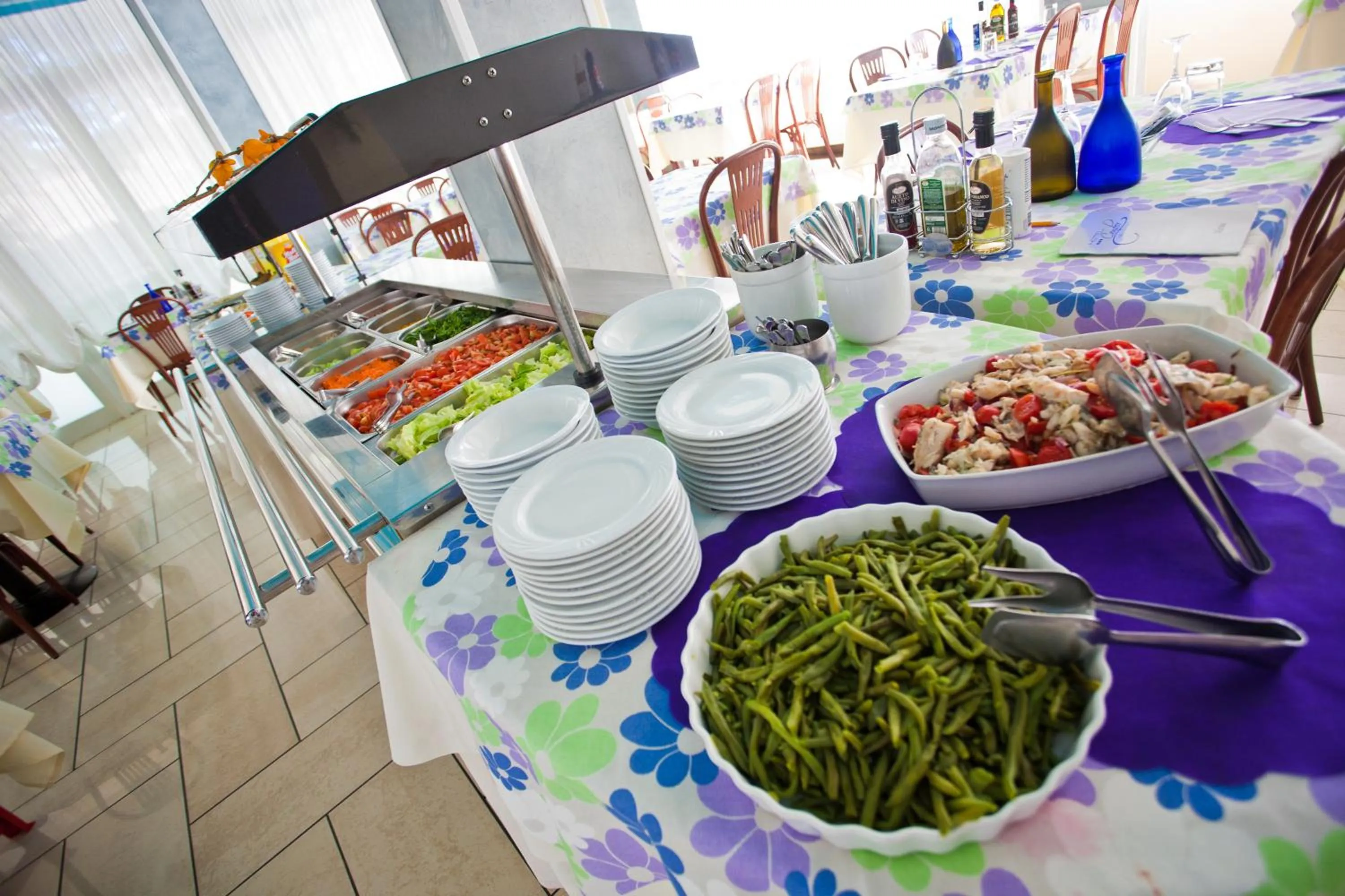 Restaurant/places to eat in Hotel Condor