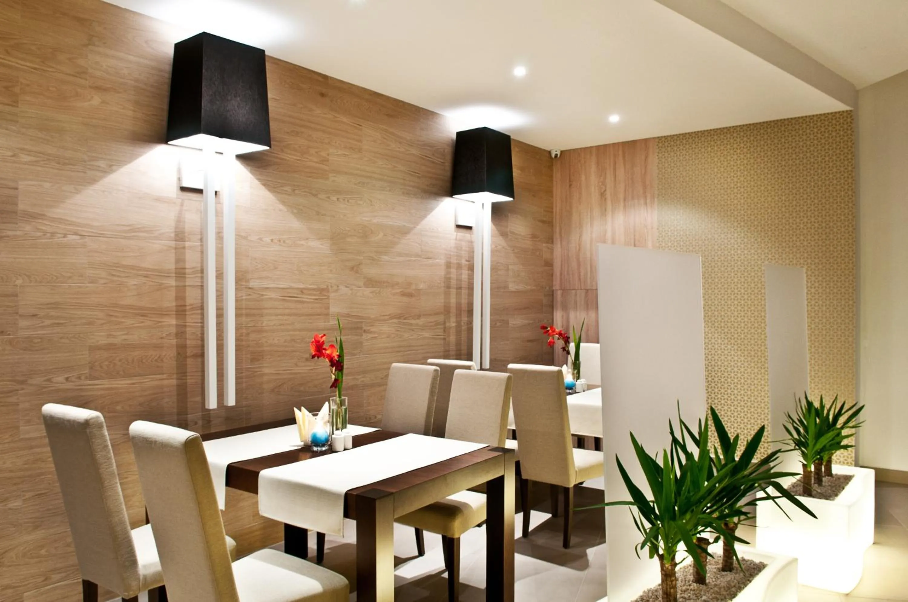 Restaurant/places to eat in Hotel Piano