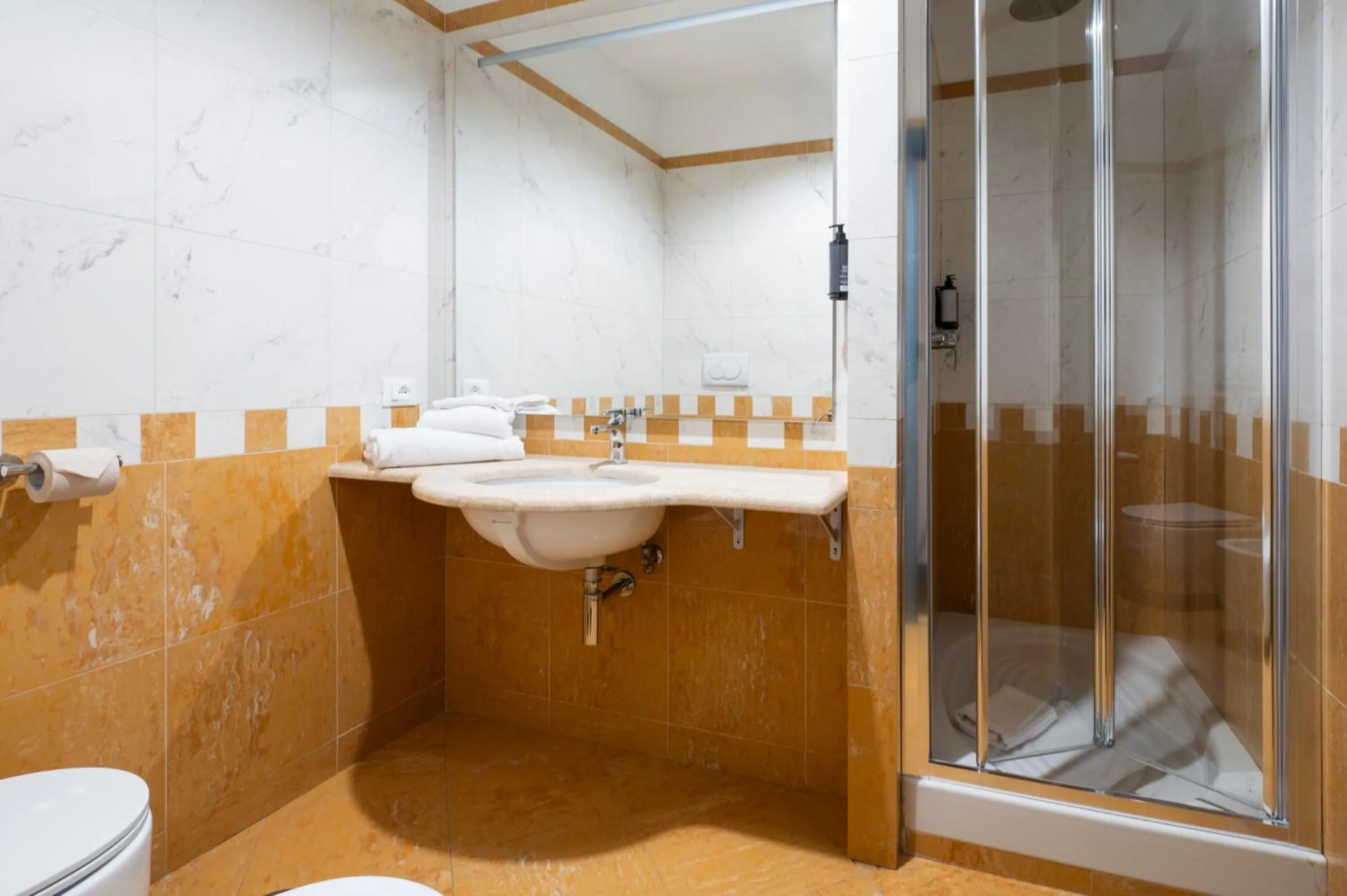 Shower in Rome Ciampino Smart Hotel