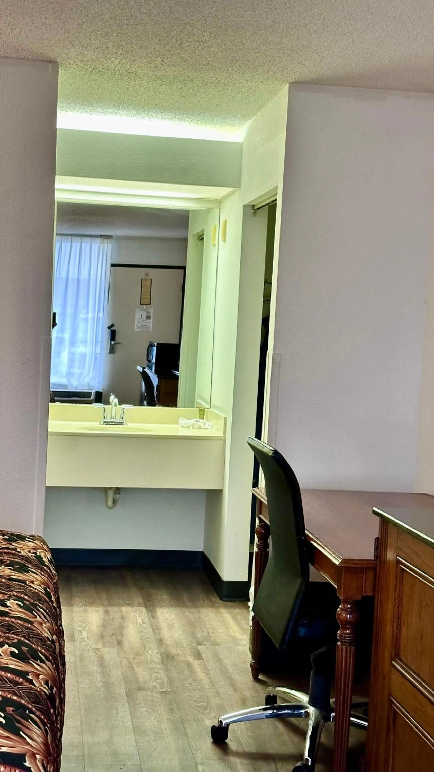 hair dresser in Executive Inn