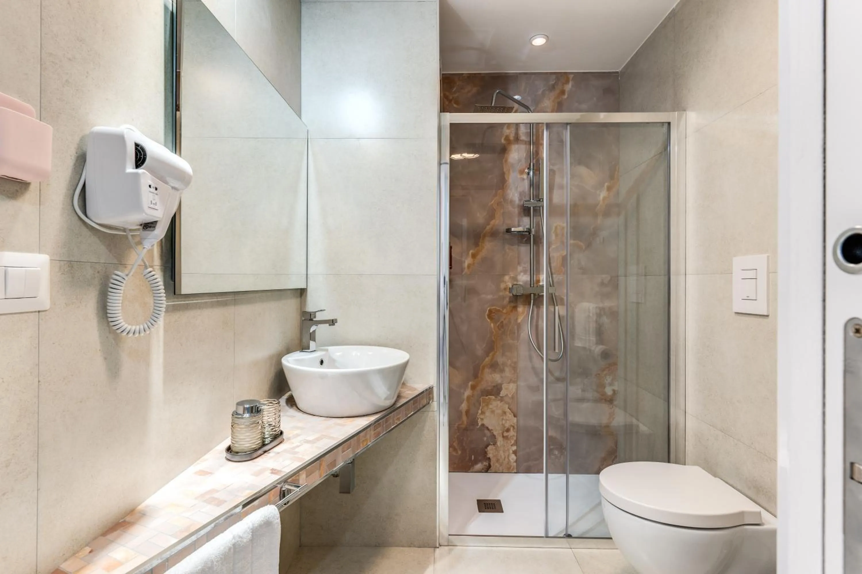 Bathroom in National Square Napoli