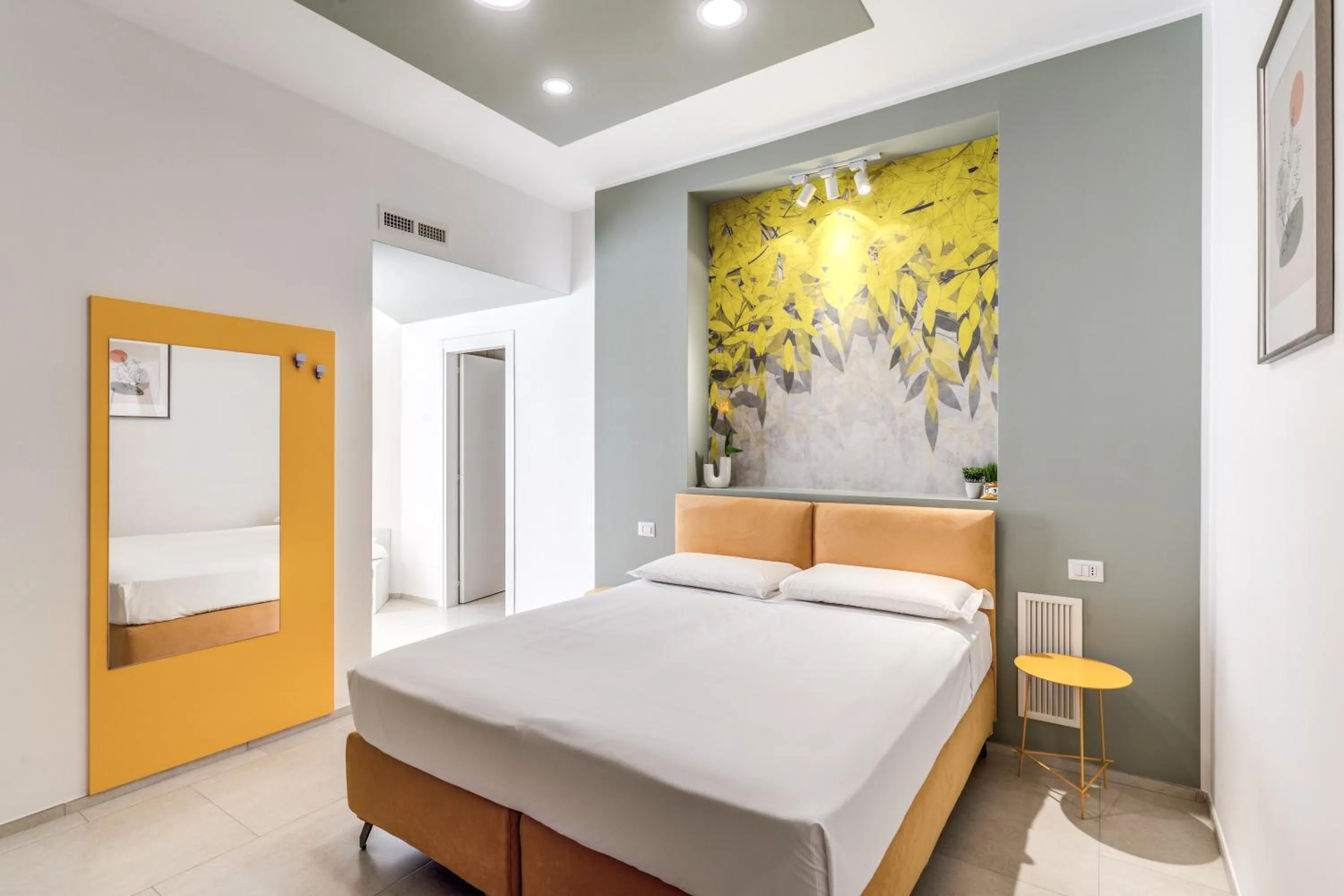 Bedroom, Bed in National Square Napoli