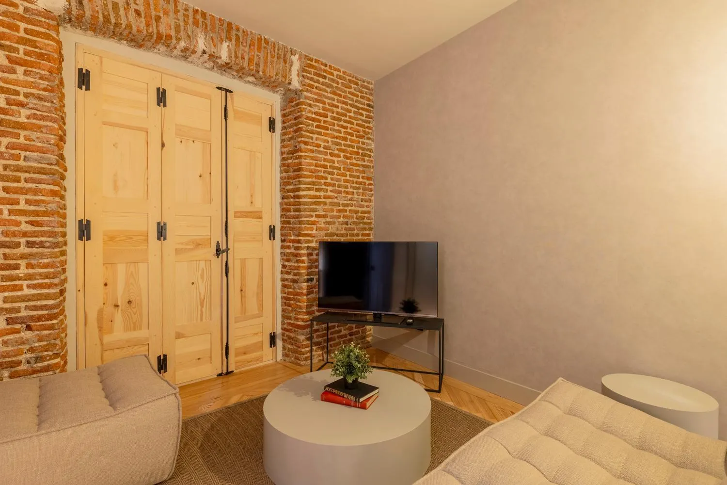 TV and multimedia in Rio by Wynwood House