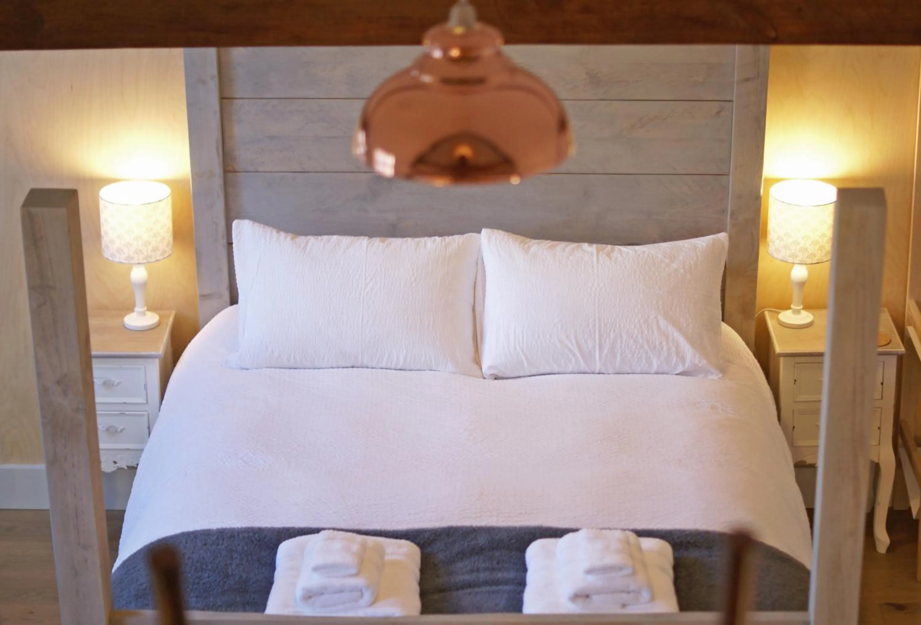 Bed in Westbury Cross House Bed & Breakfast