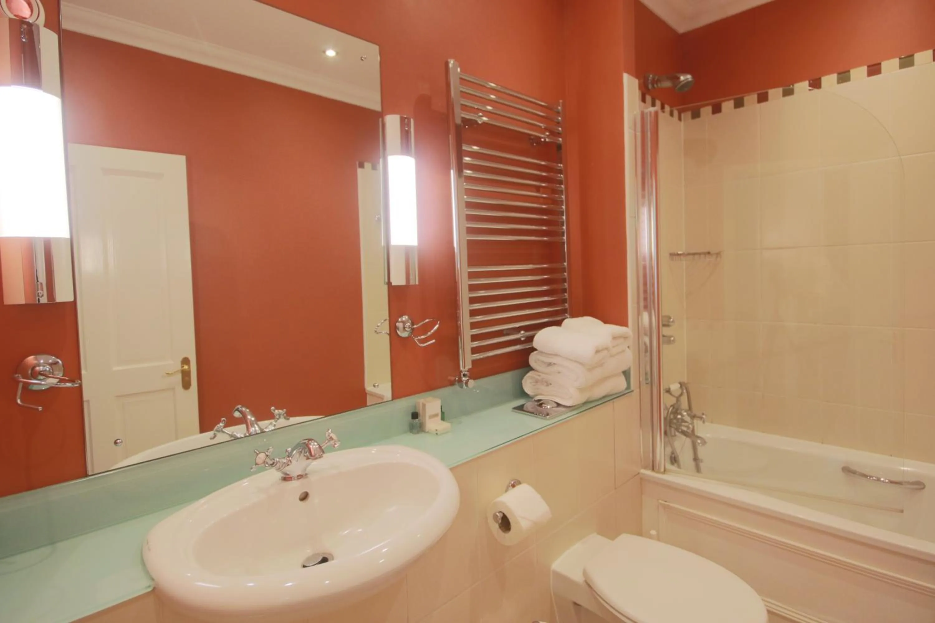 Shower in The Malvern Hills Hotel