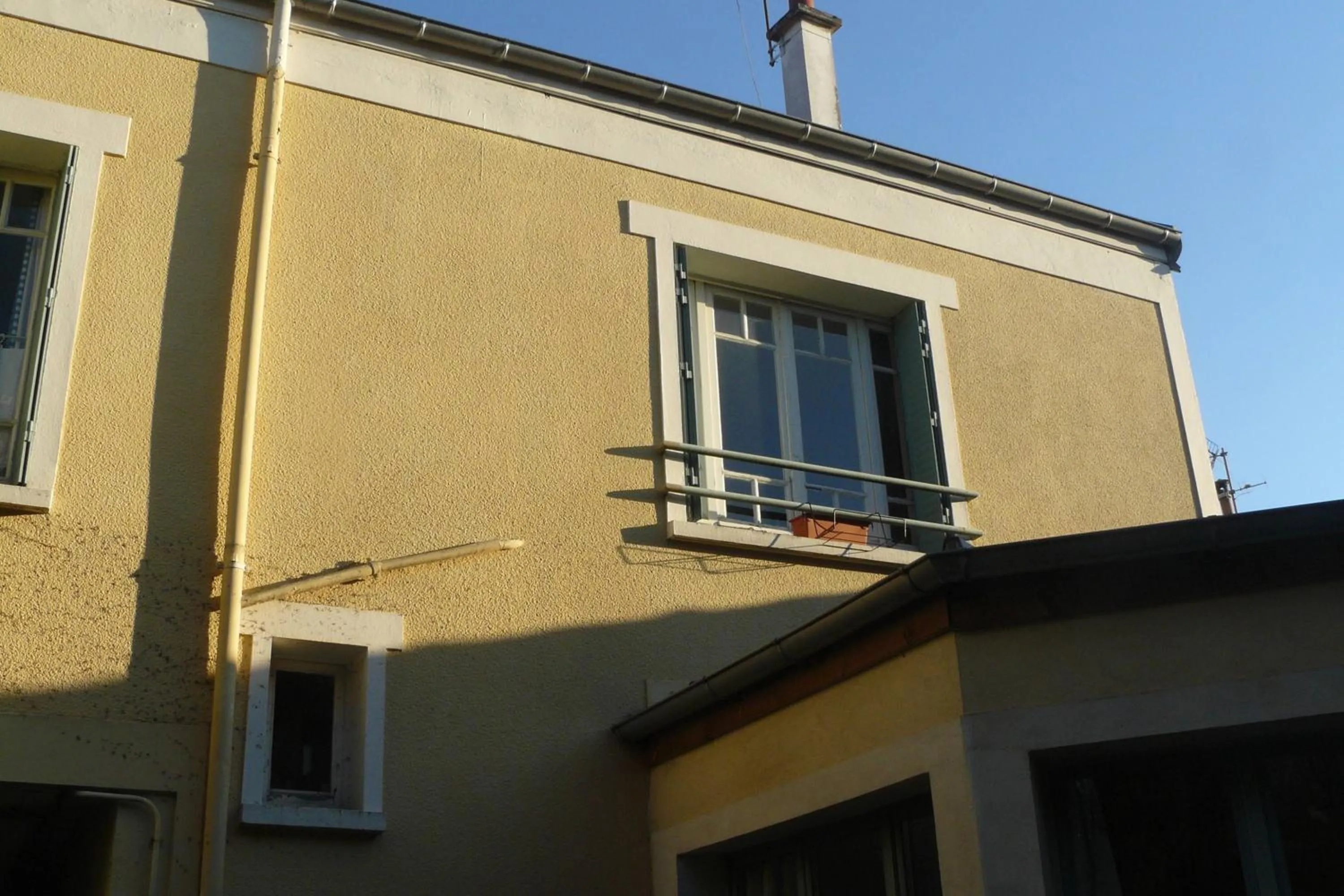 Facade/entrance in Porte de Paris