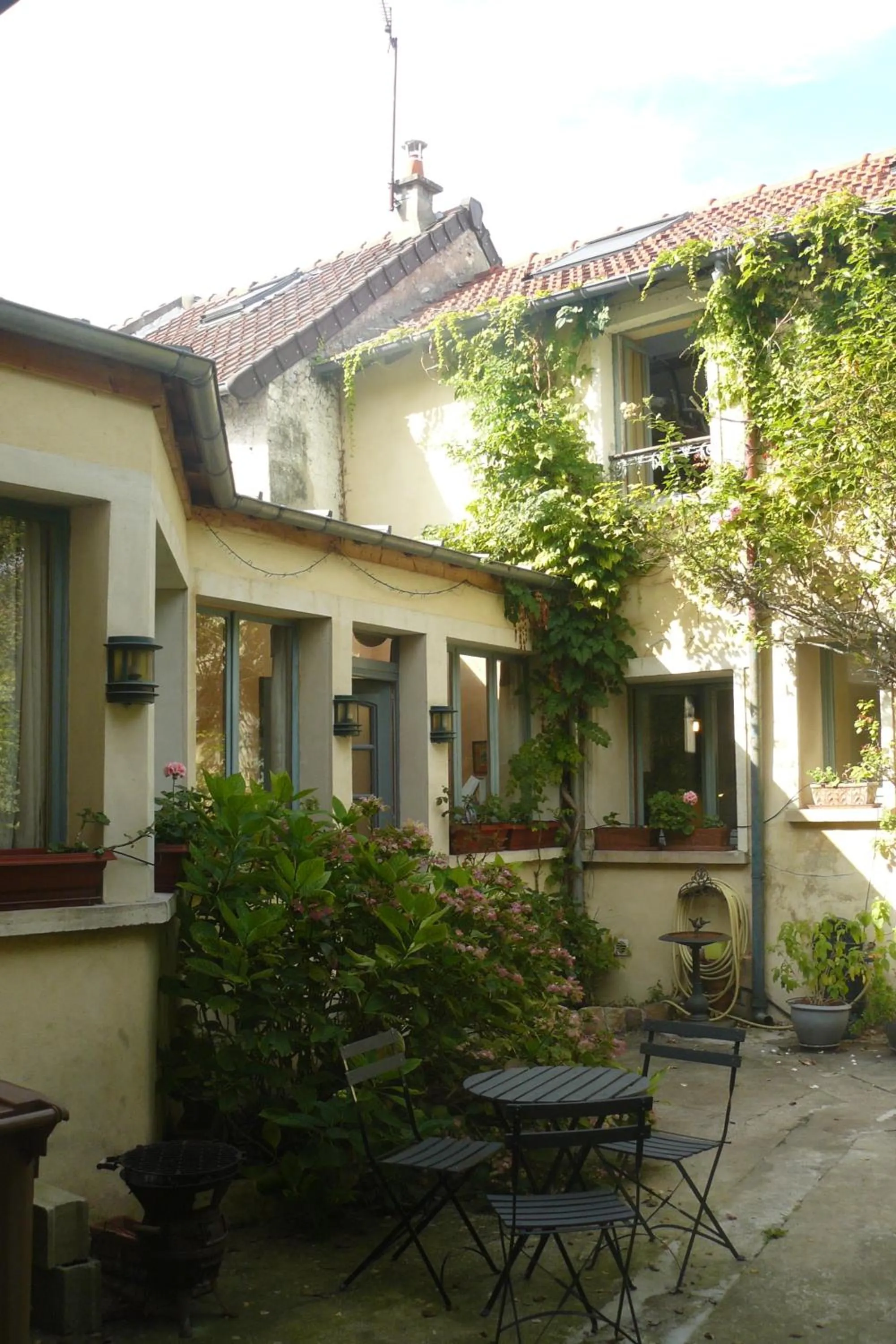 Facade/entrance in Porte de Paris