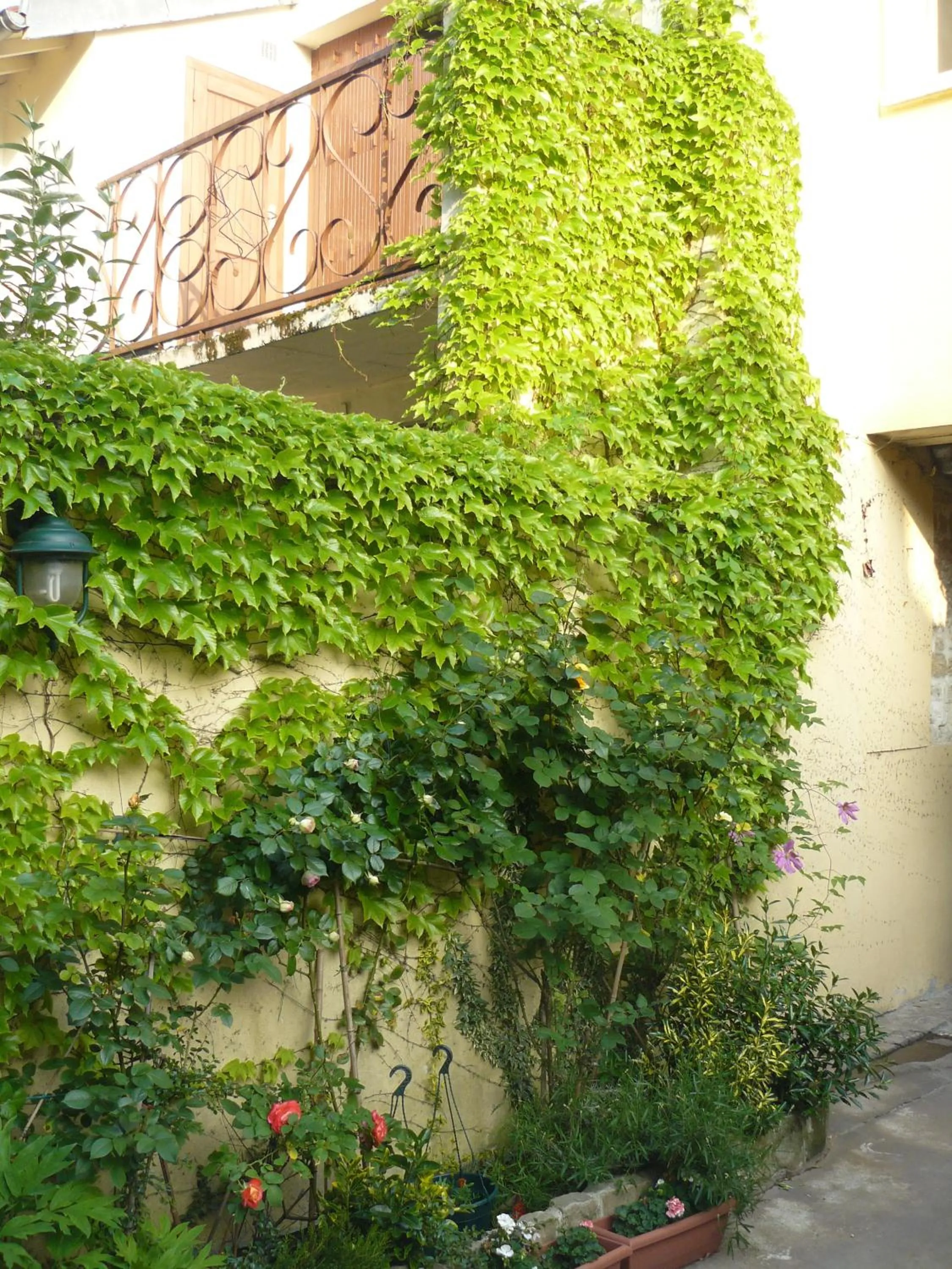 Facade/entrance in Porte de Paris