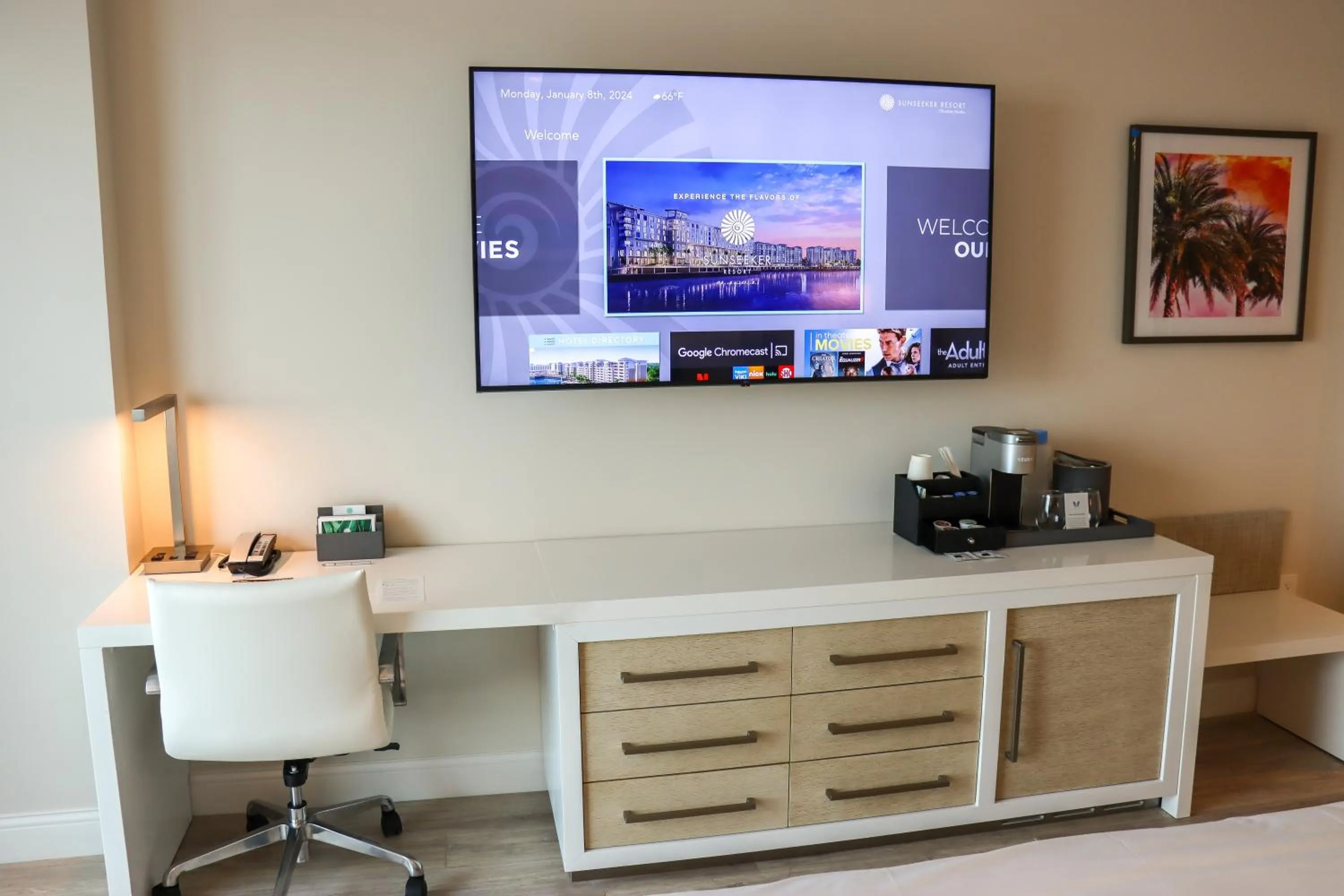 TV and multimedia in Sunseeker Resort Florida Gulf Coast, Curio Collection Hilton