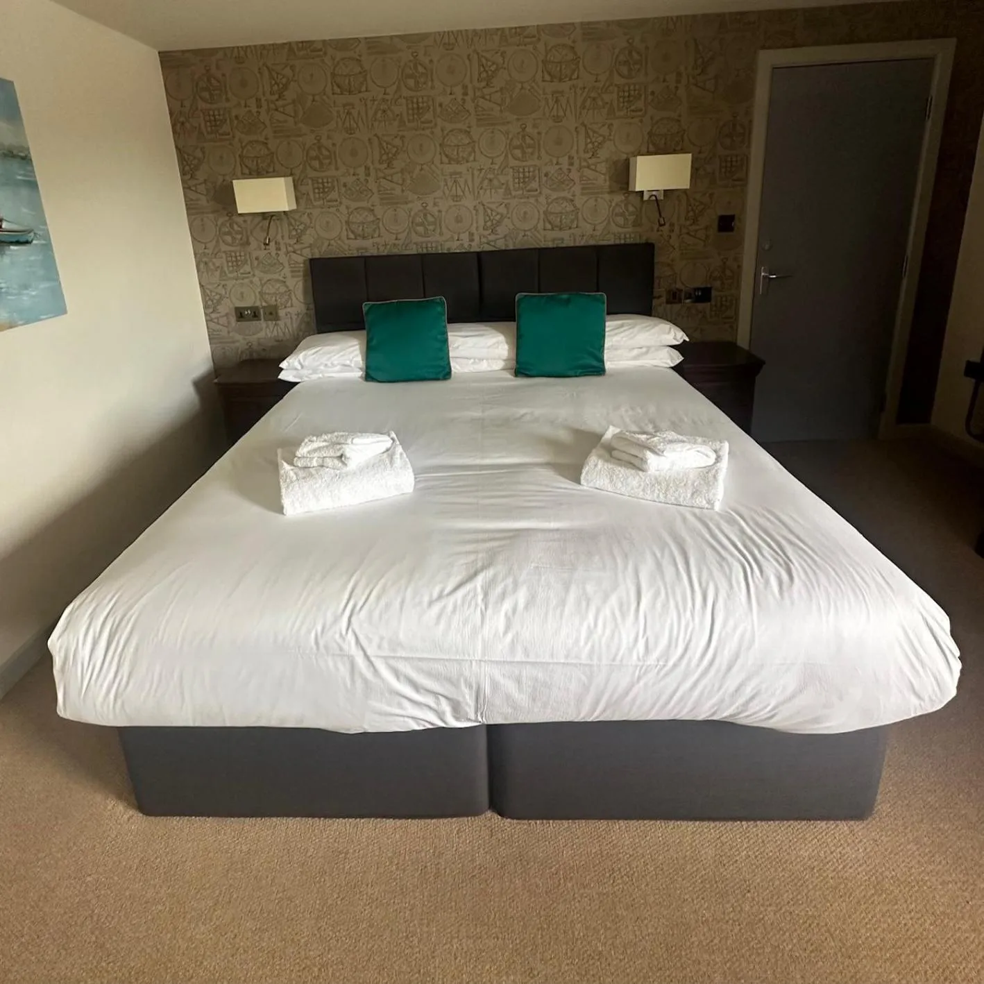 Bed in Waveney Inn & Hotel