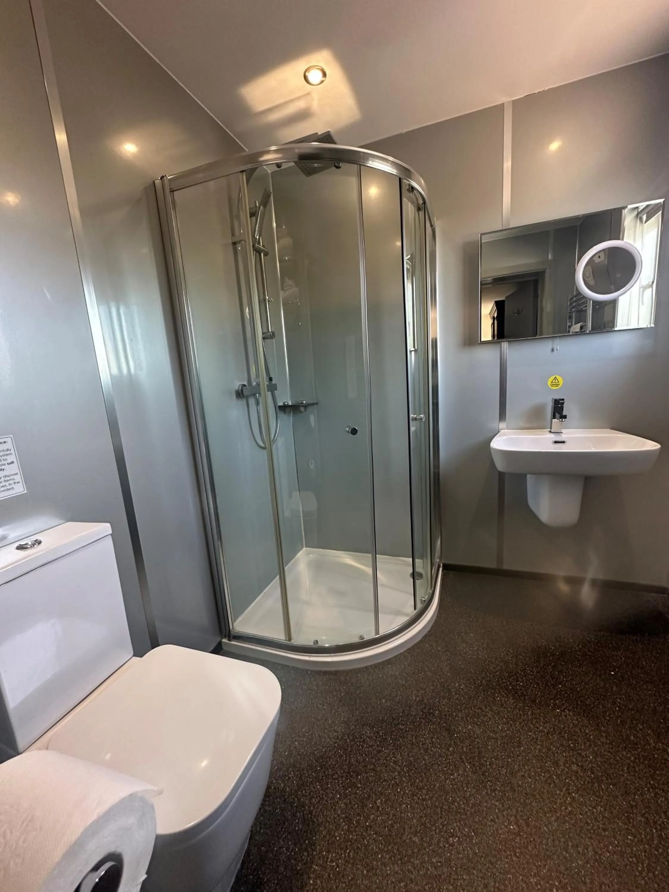 Bathroom in Waveney Inn & Hotel