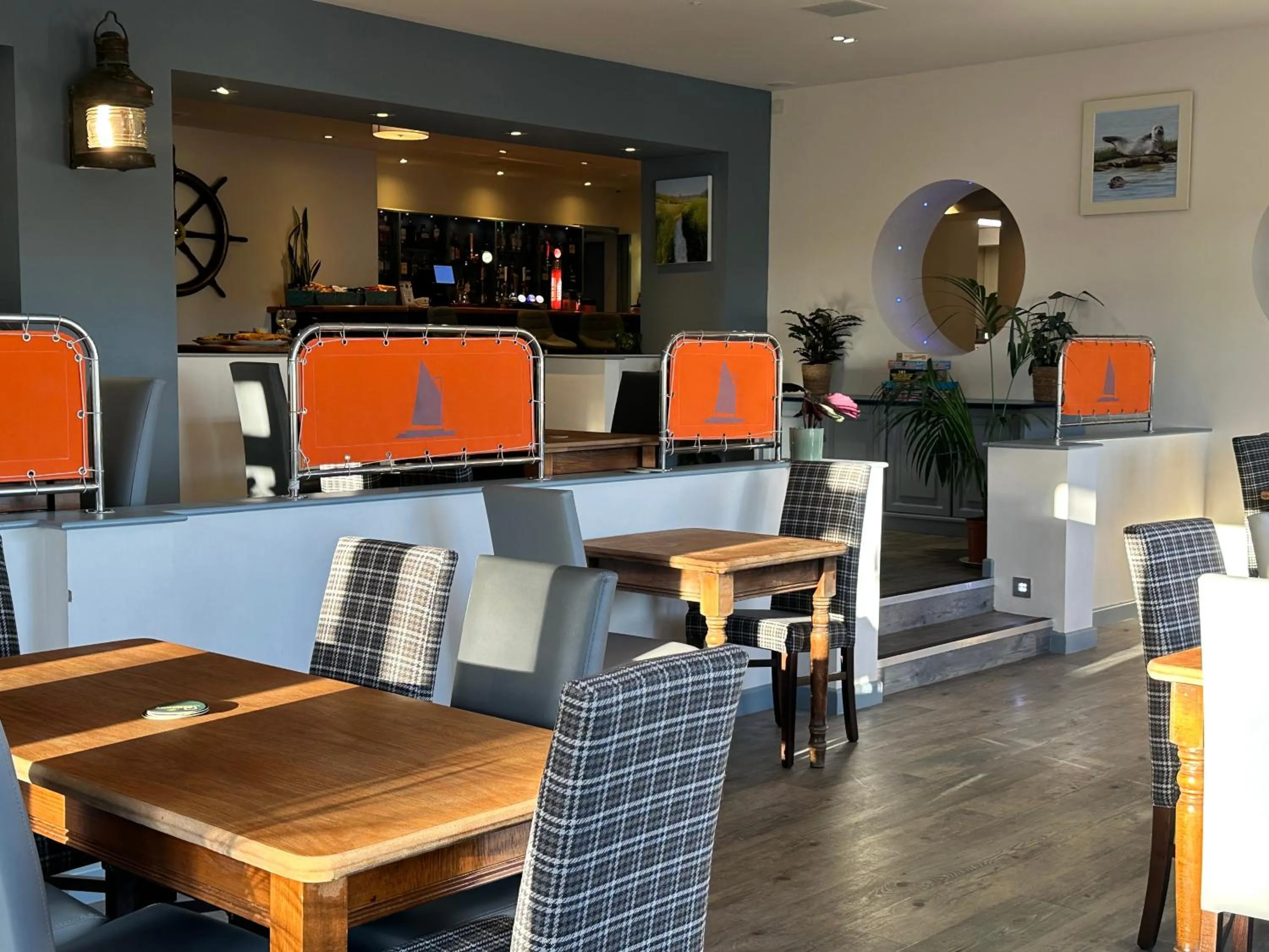 Restaurant/places to eat in Waveney Inn & Hotel