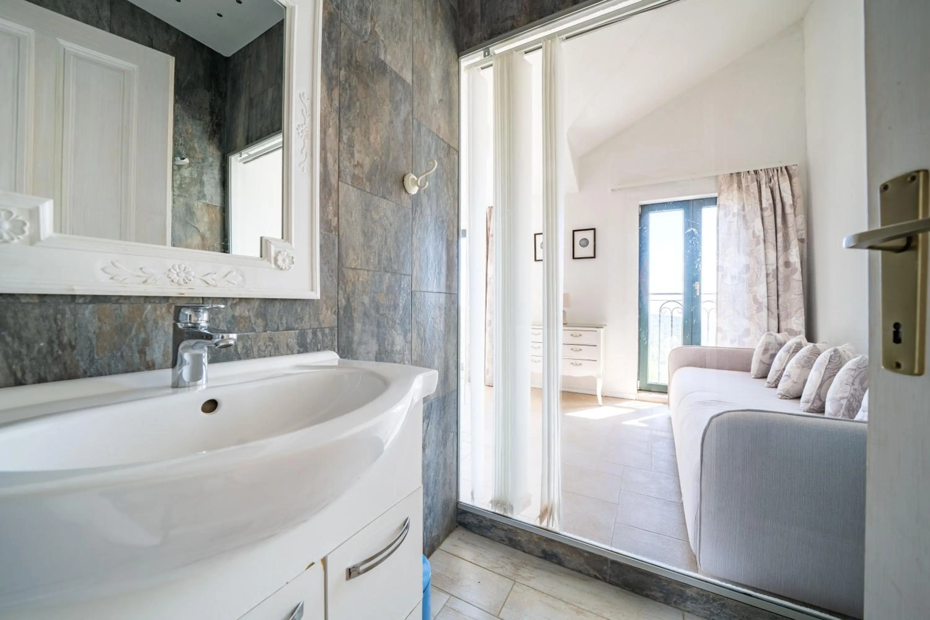 Bed in Klinci Village Resort