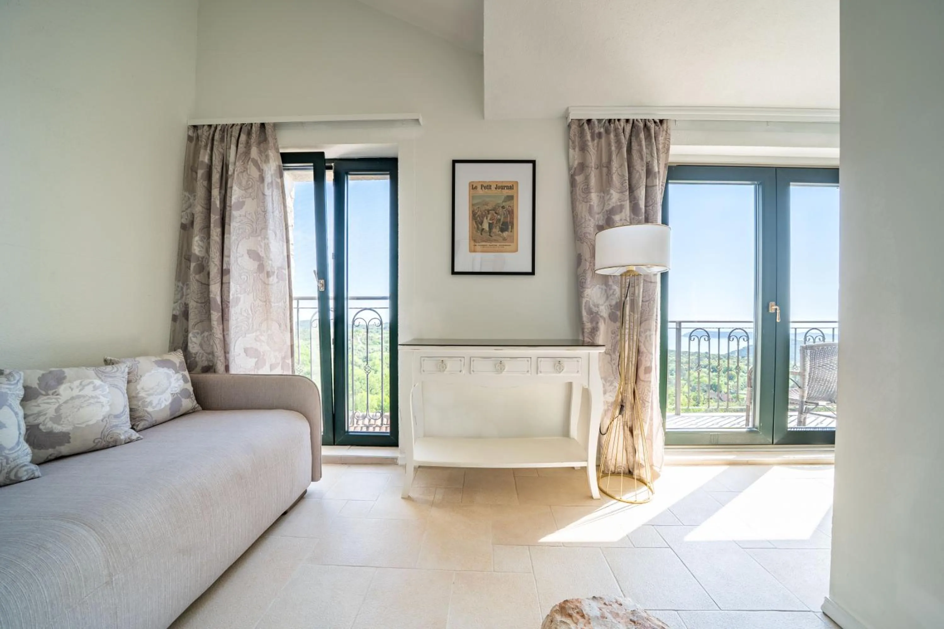 Living room, Bed in Klinci Village Resort