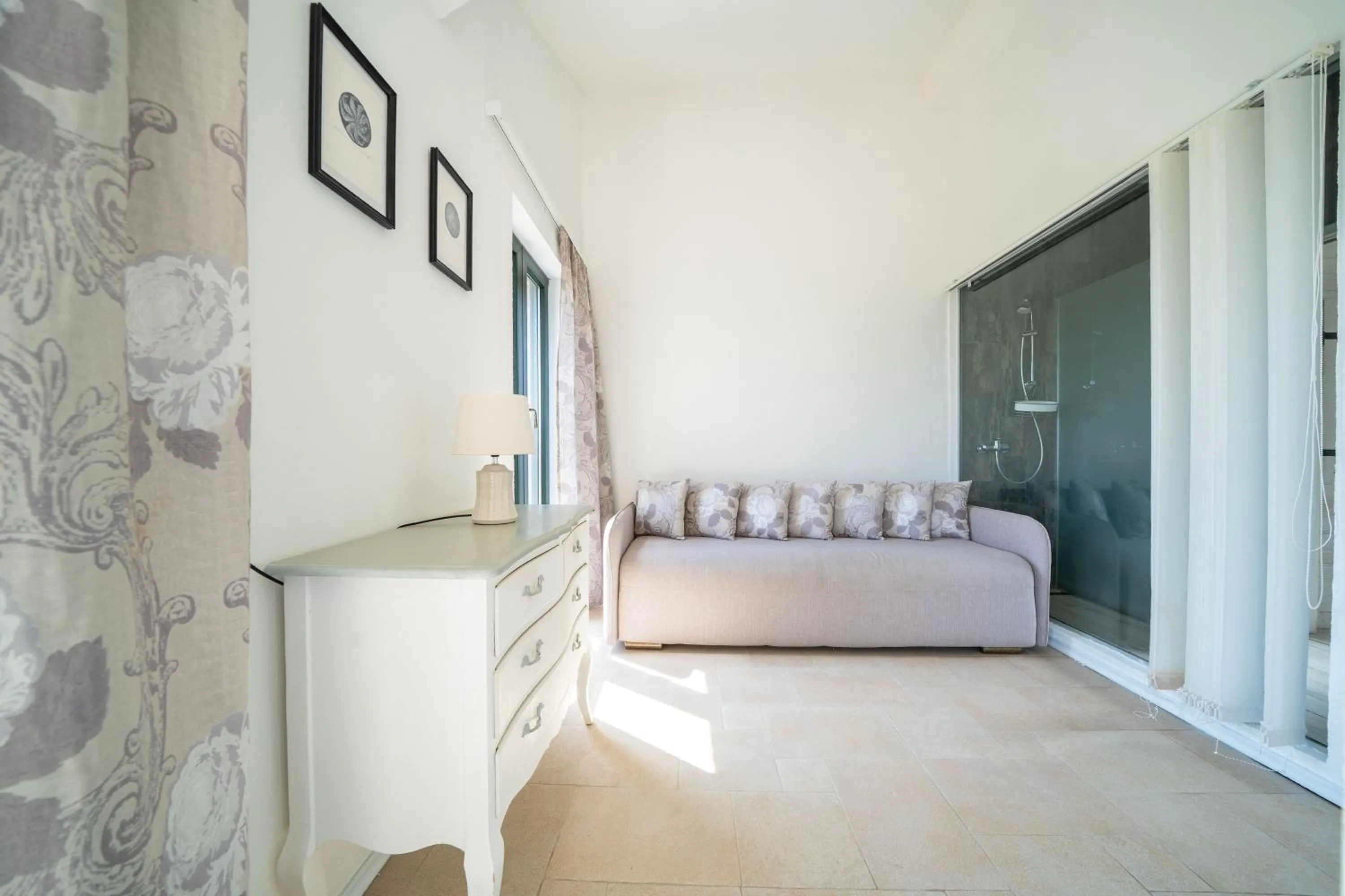 Living room, Bed in Klinci Village Resort