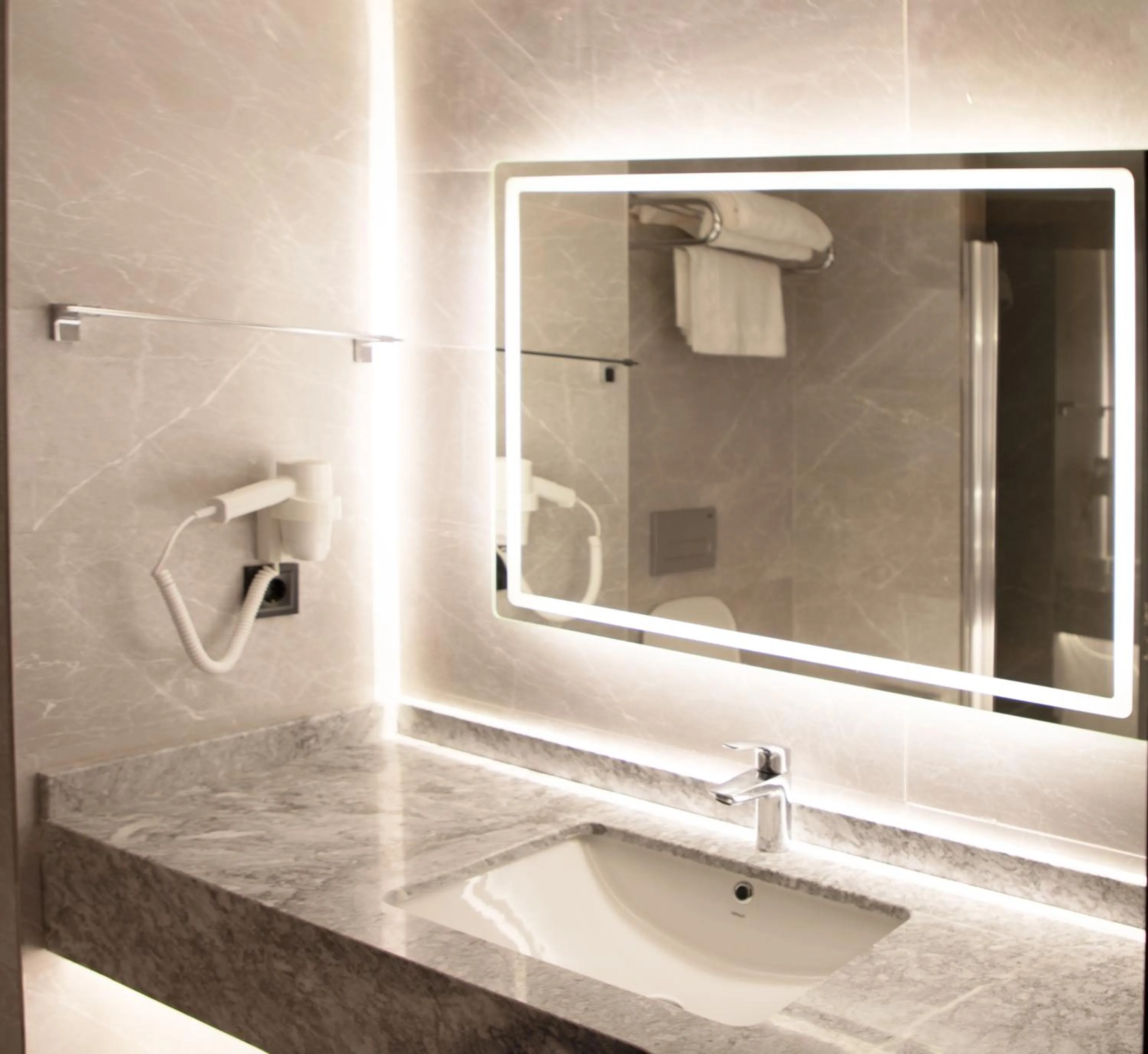 Shower in Sabiha Sultan Hotel-Karakoy