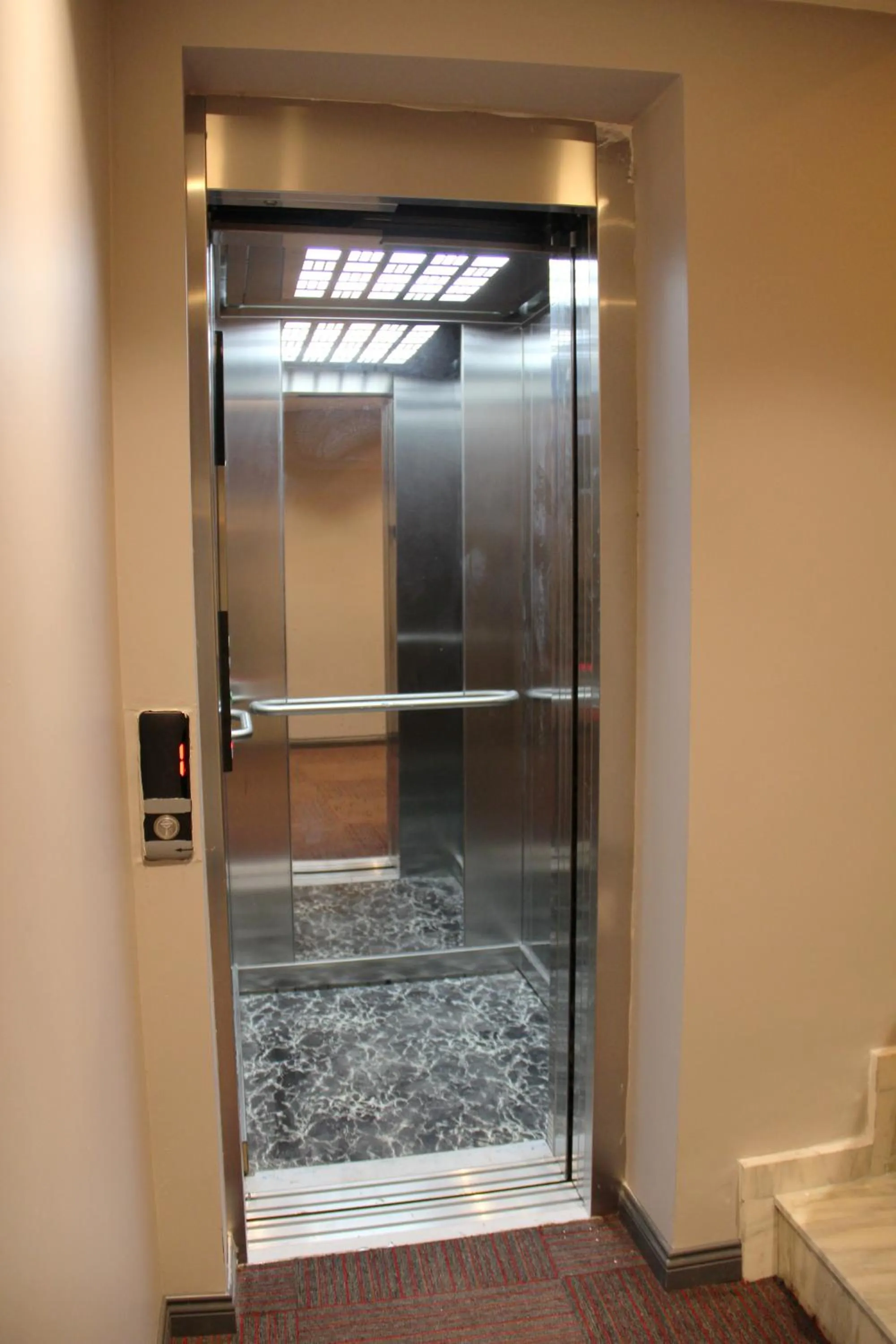 elevator in Sabiha Sultan Hotel-Karakoy