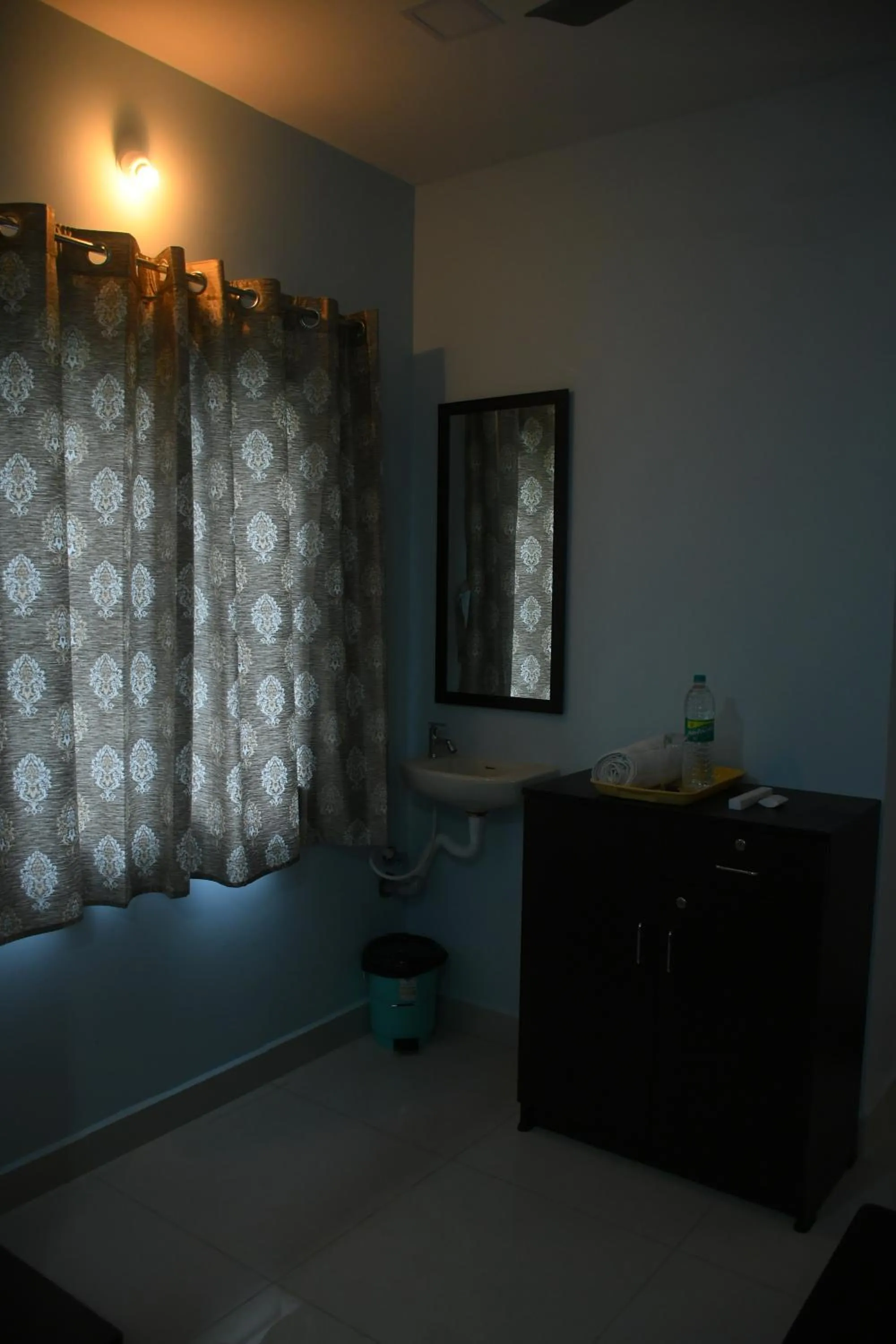 wardrobe, Bed in Thendral Park Inn