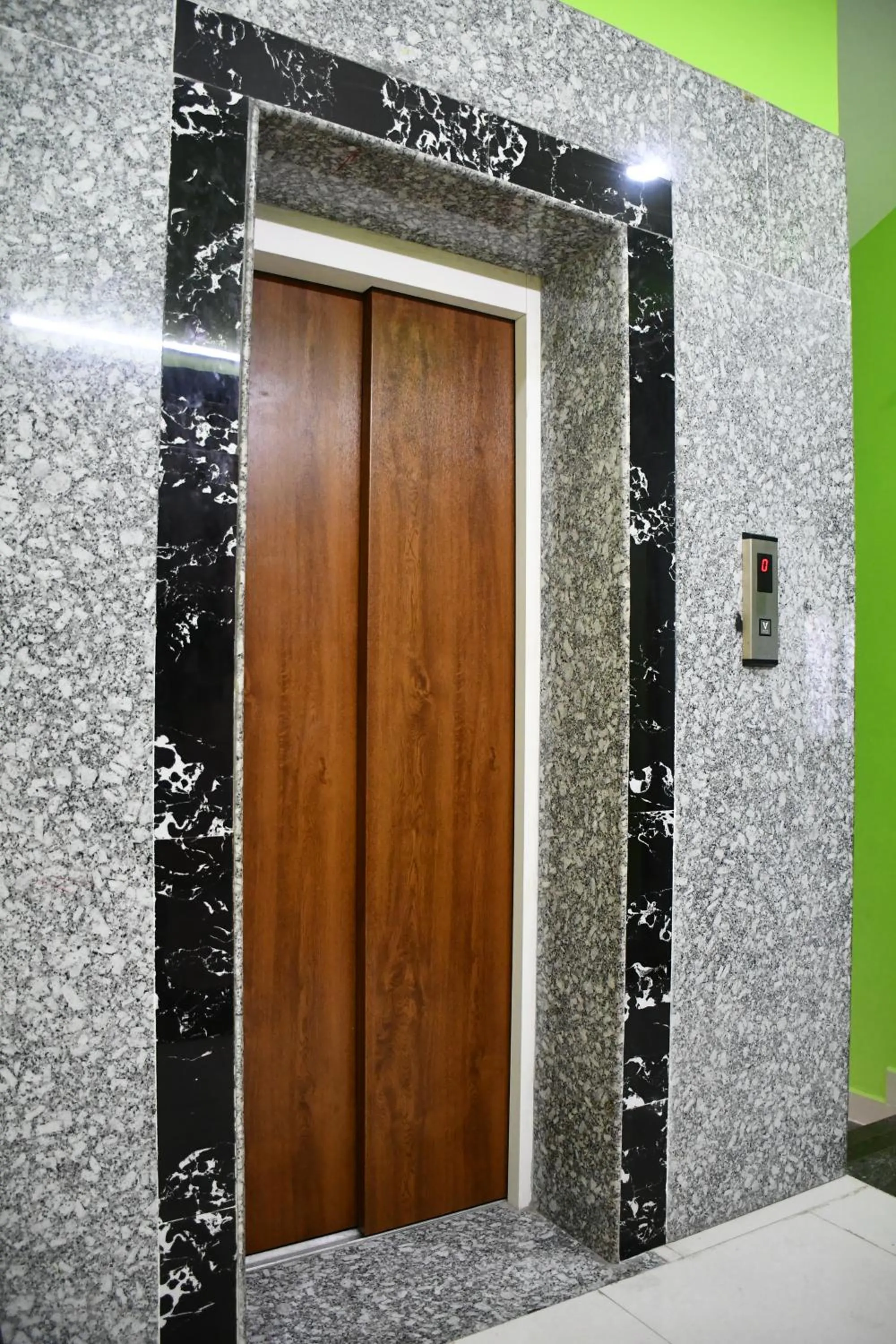 elevator in Thendral Park Inn