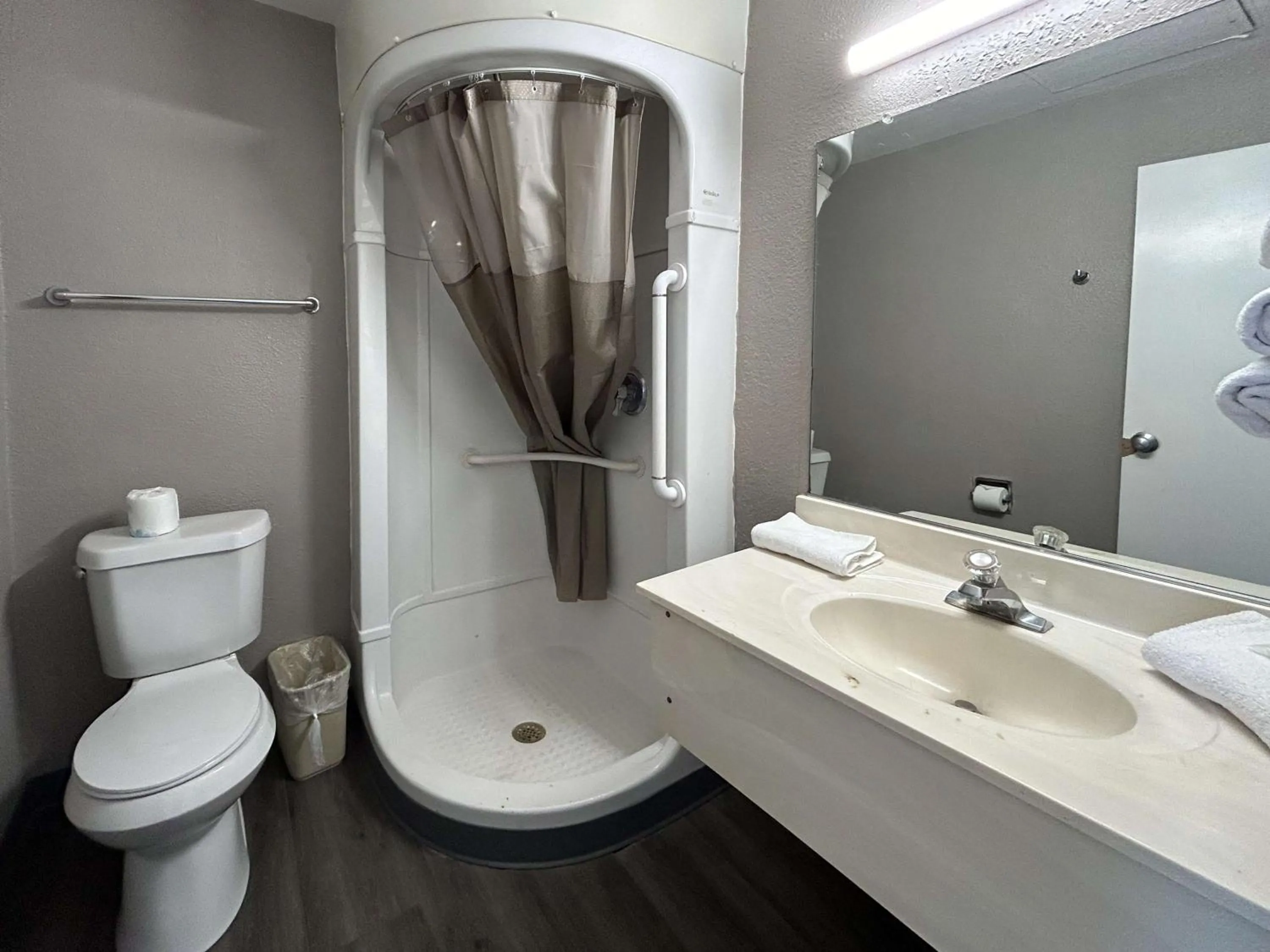 Bathroom in Studio 6 Lubbock, TX