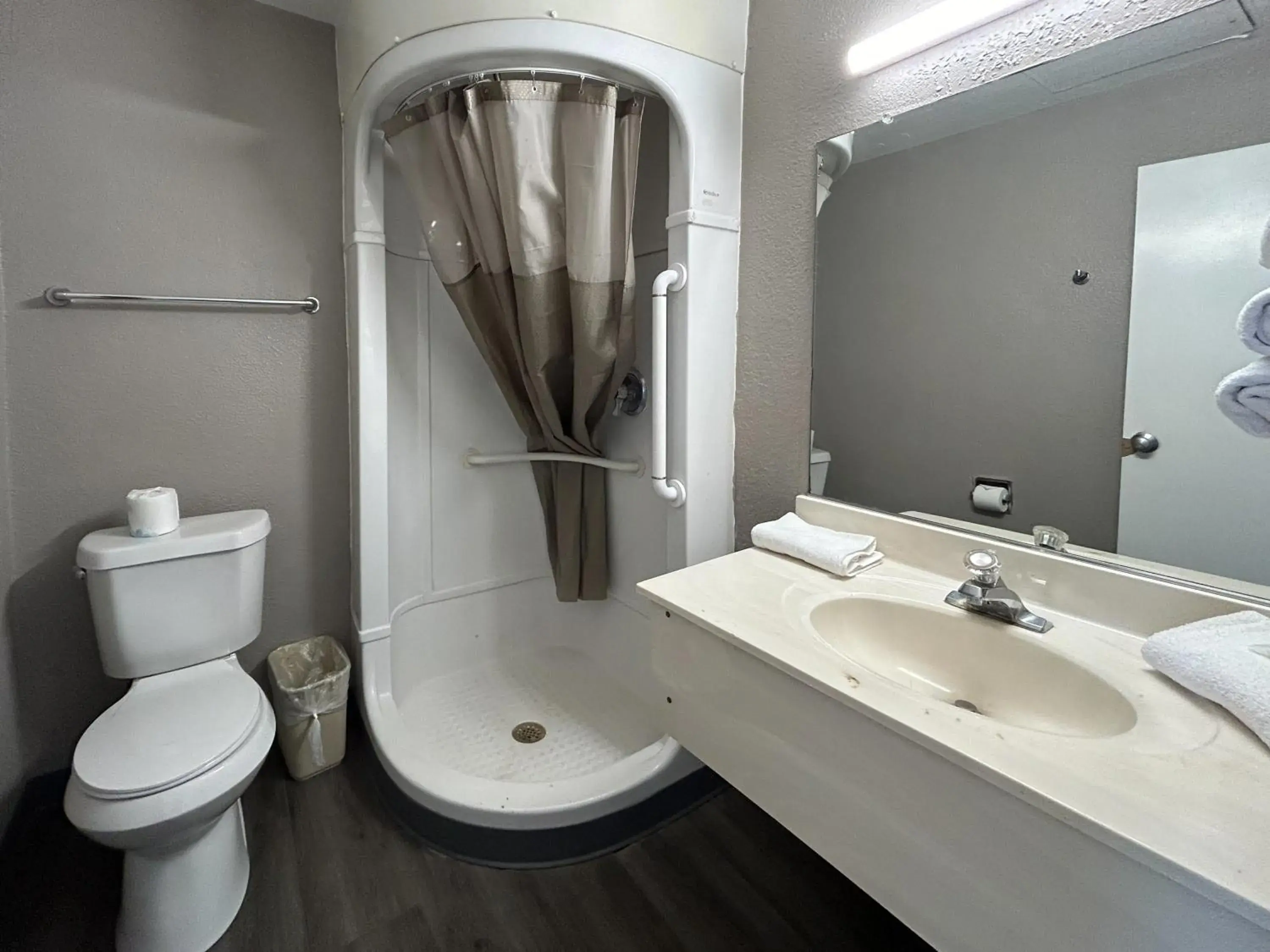 Quadruple Room - Non-Smoking in Studio 6 Lubbock, TX Quadruple Room - Non-Smoking in Studio 6 Lubbock, TX