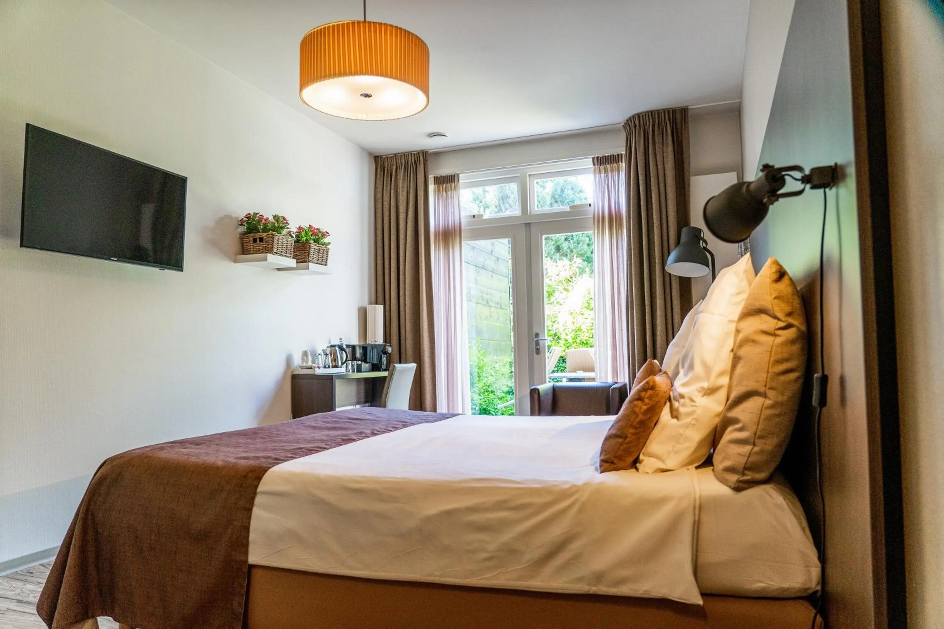 TV and multimedia, Bed in Hotel Veere