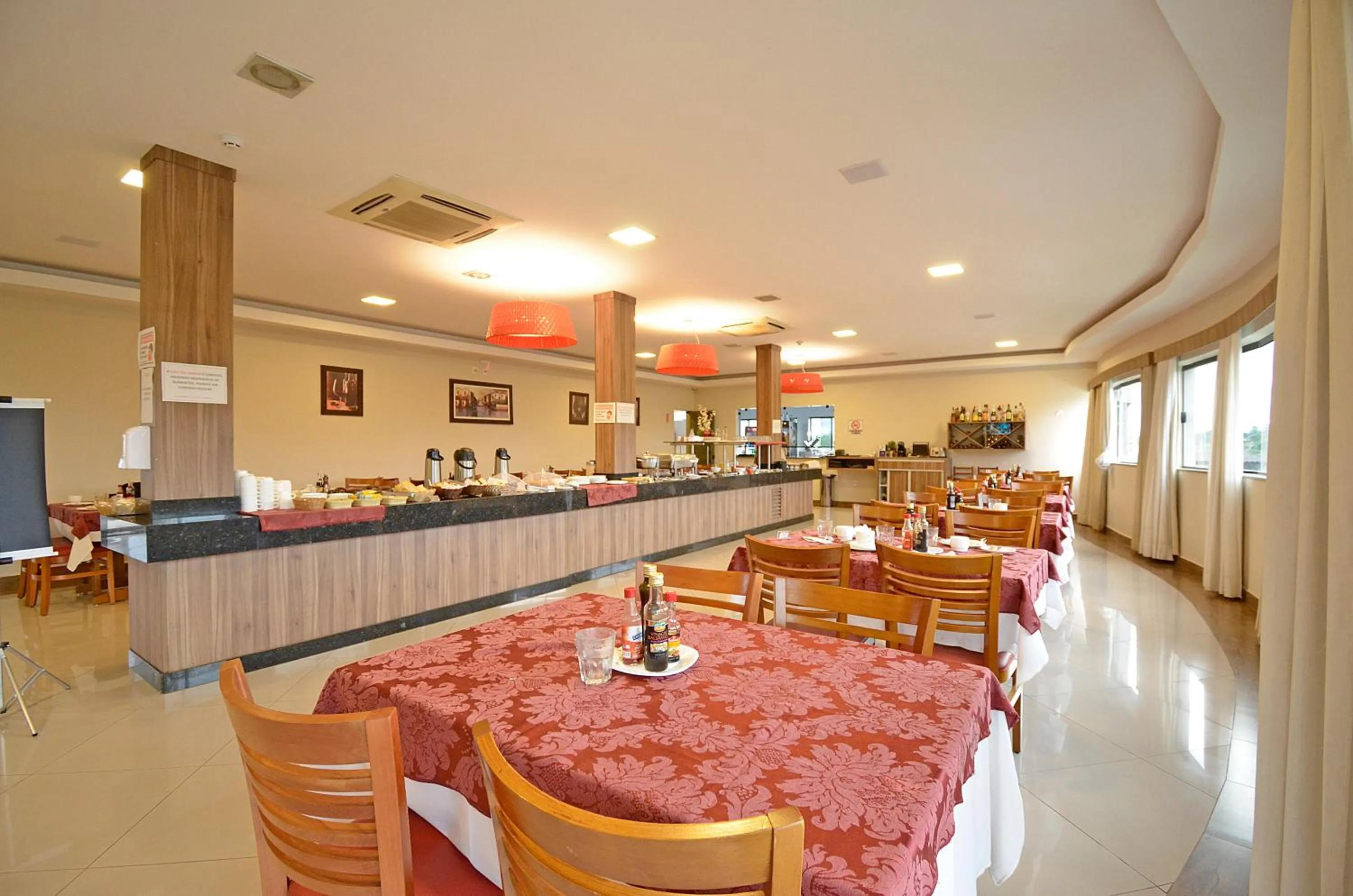 Restaurant/places to eat in Business Park Hotel