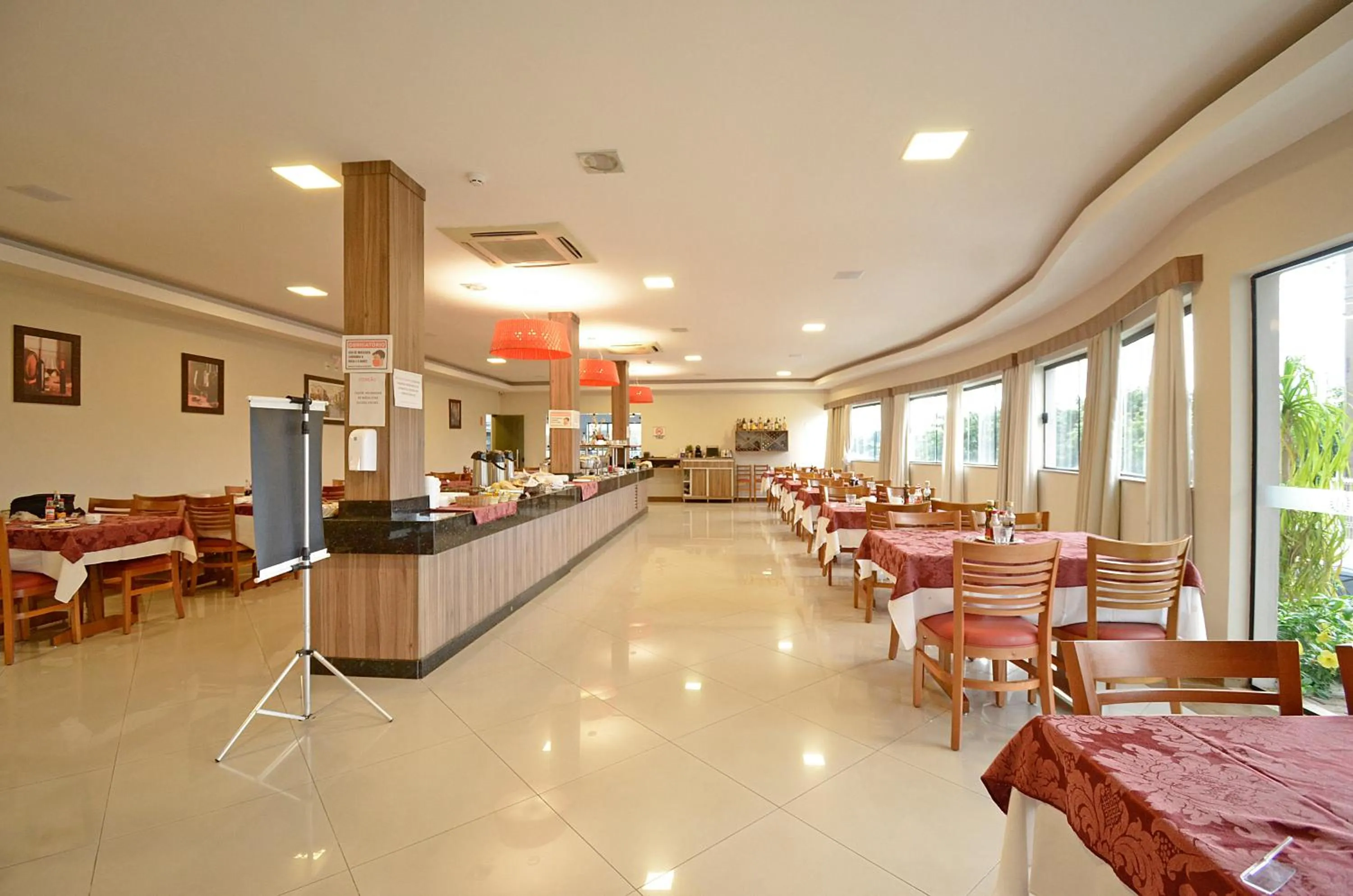 Restaurant/places to eat in Business Park Hotel