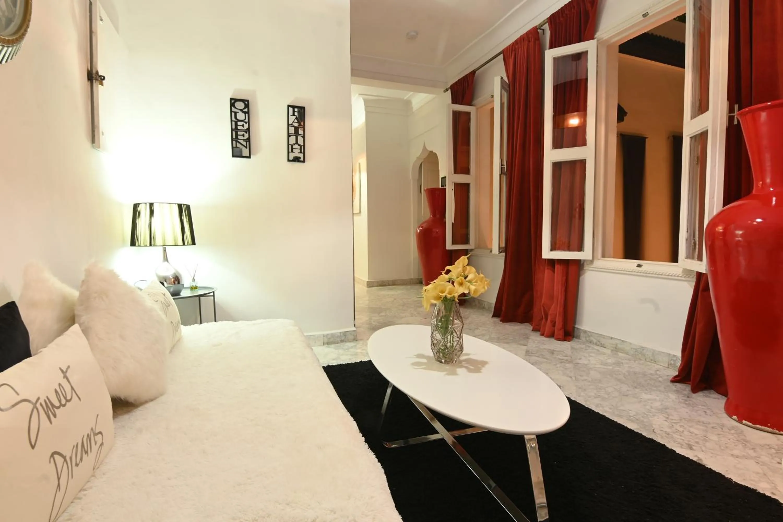 Living room, Bed in Riad VIP Bed & Breakfast