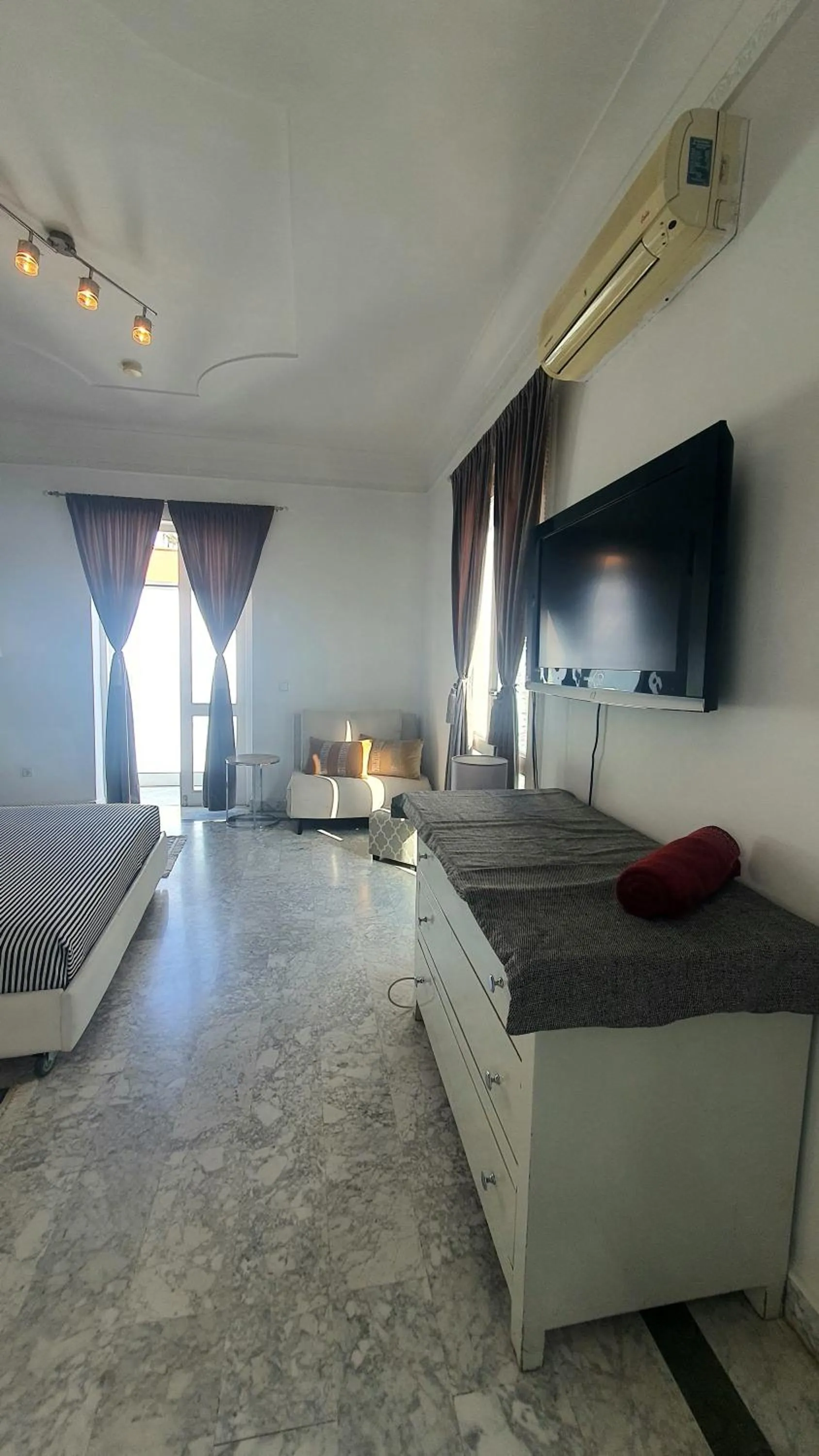 TV and multimedia in Riad VIP Bed & Breakfast